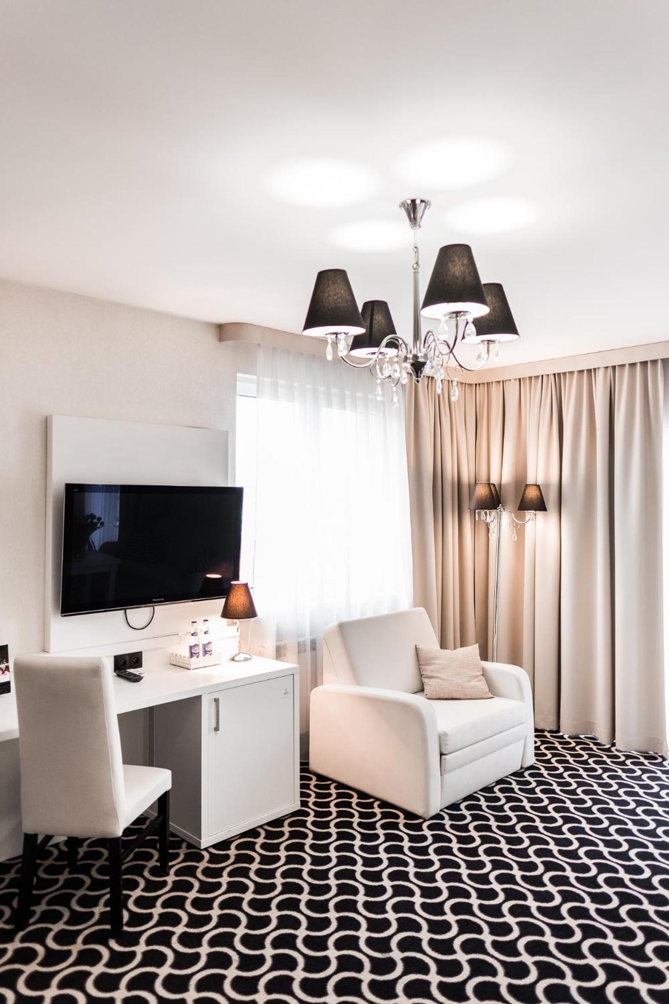 Junior Suite with Garden View - Photo 10