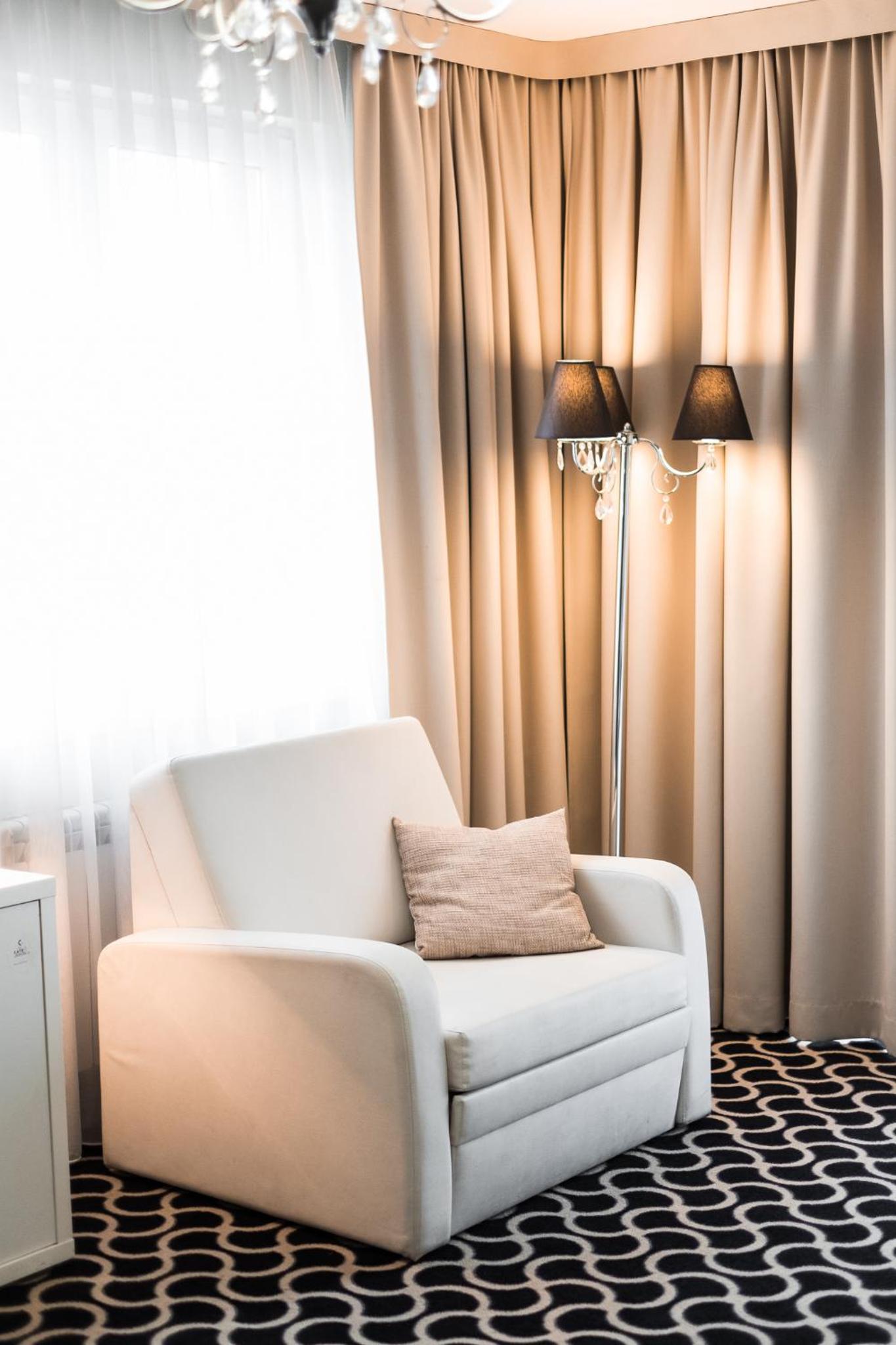 Junior Suite with Garden View - Photo 12
