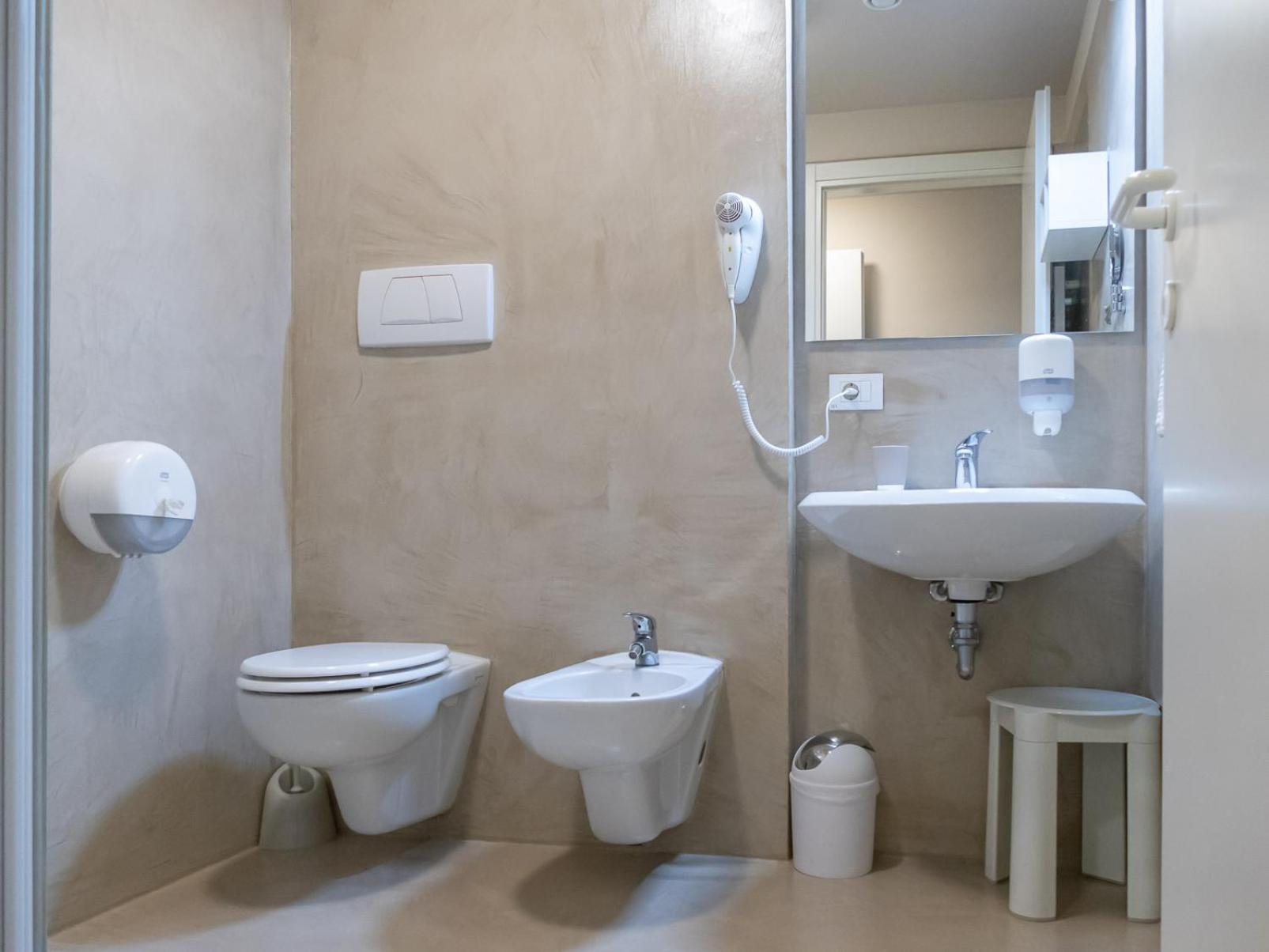 Triple Room - Photo 6