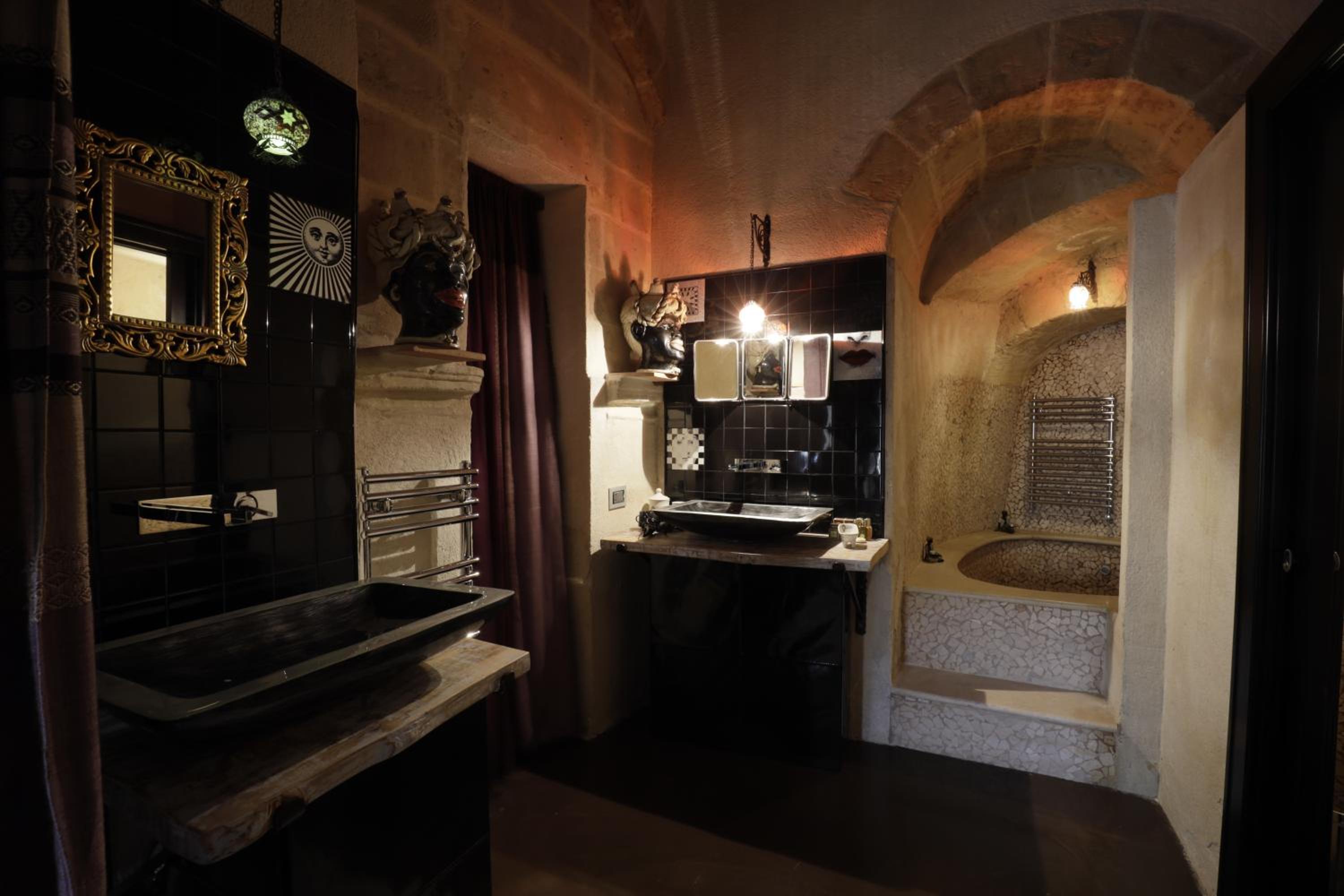 Suite - Photo 13