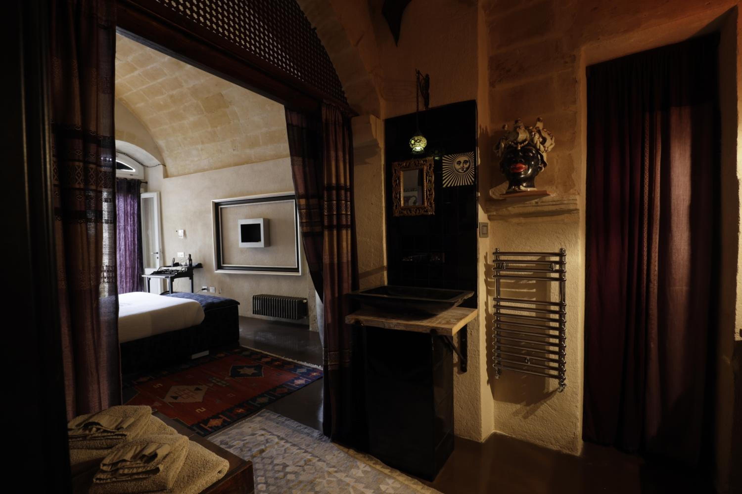 Suite - Photo 14