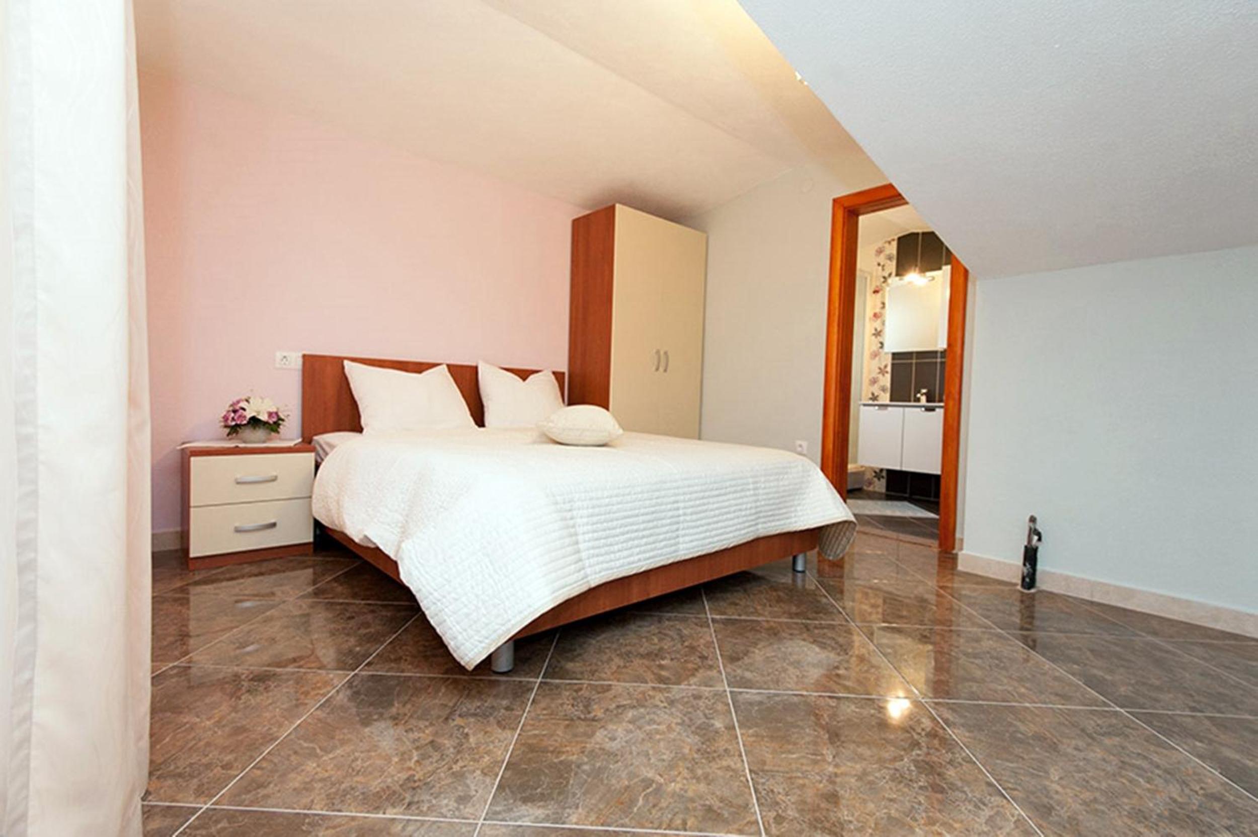 Studio Apartment with Balcony photo 1