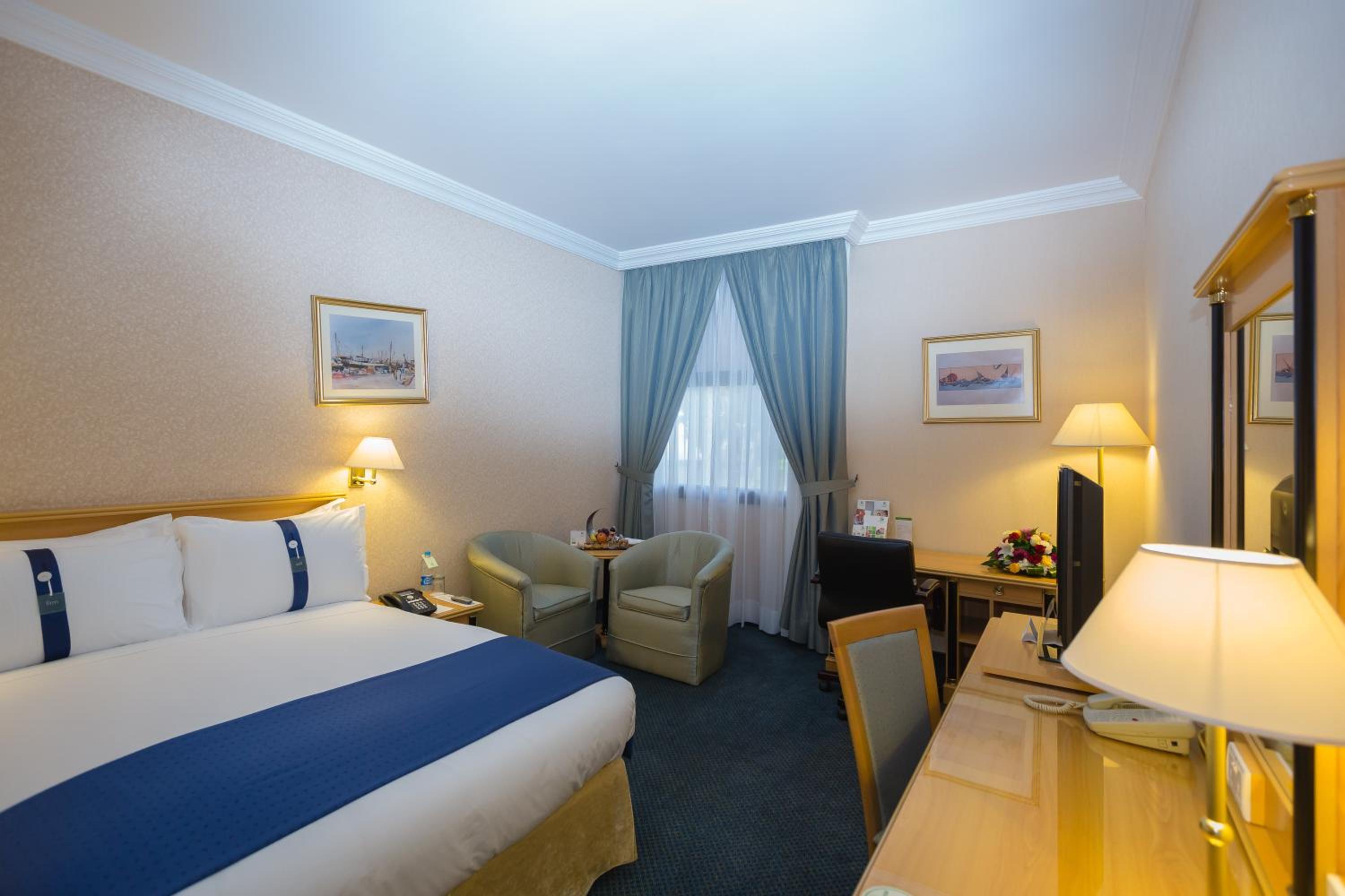 Standard King Room with Pool View - Photo 6