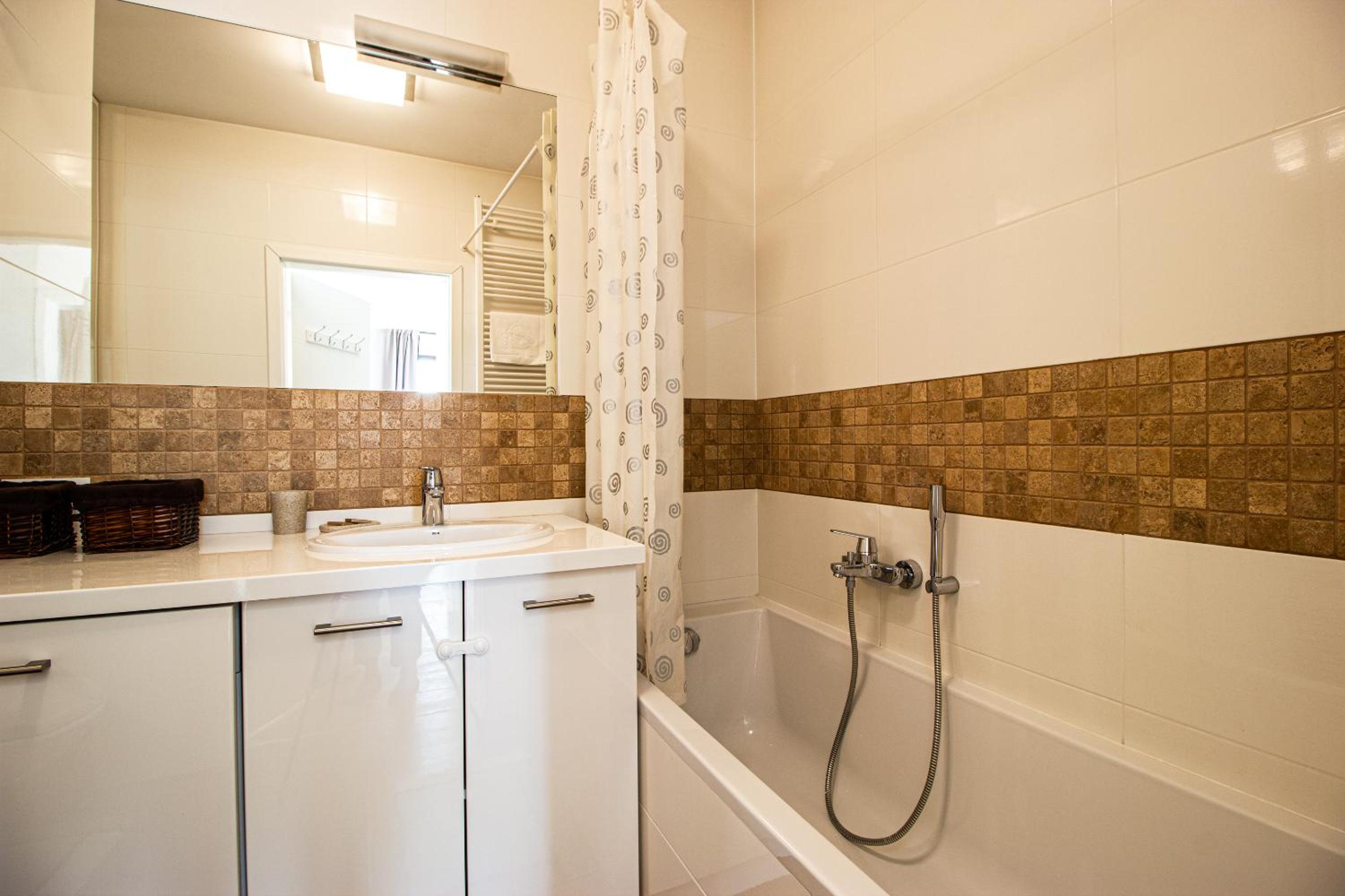 One-Bedroom Apartment - Photo 7