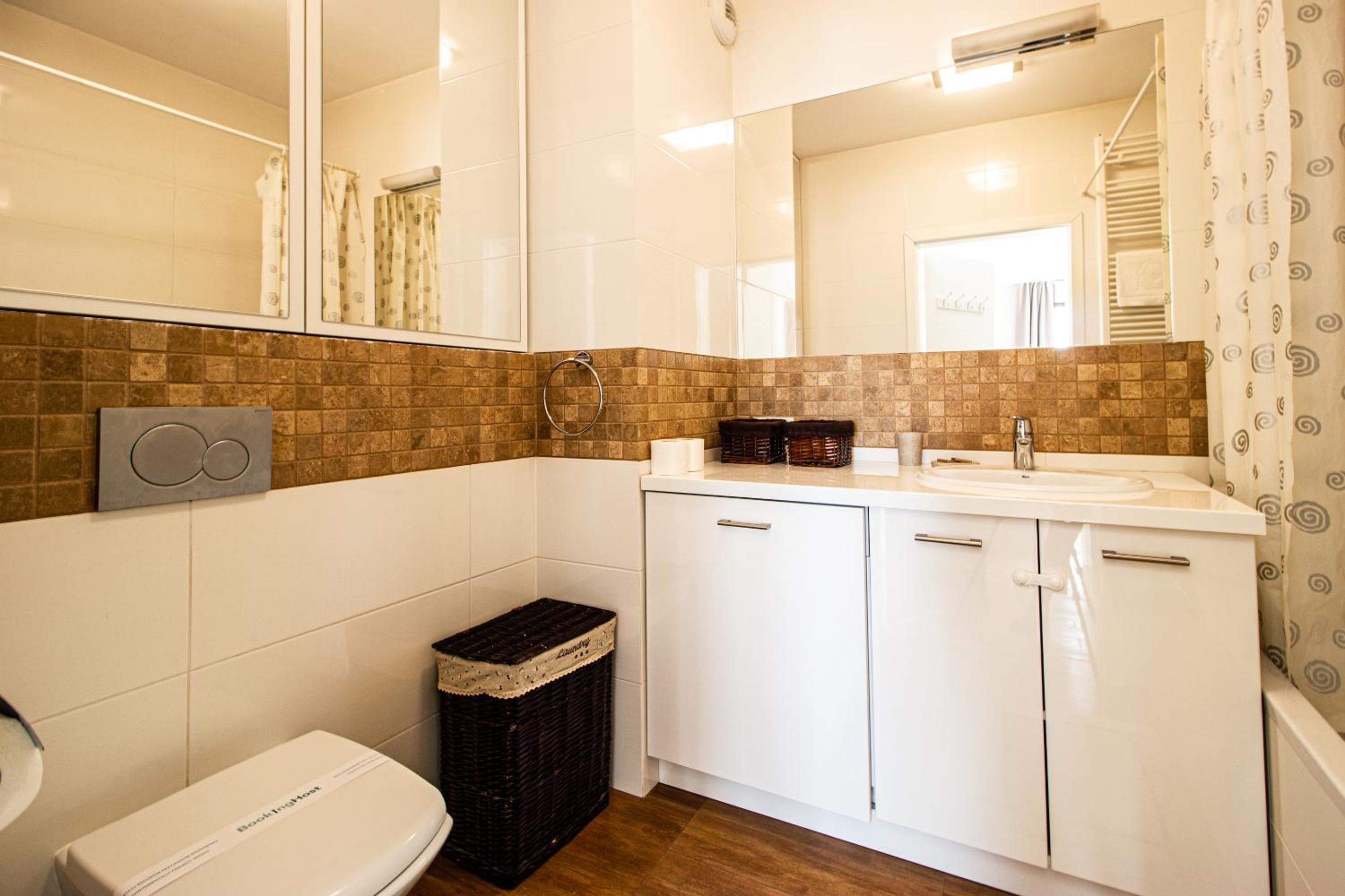 One-Bedroom Apartment - Photo 8