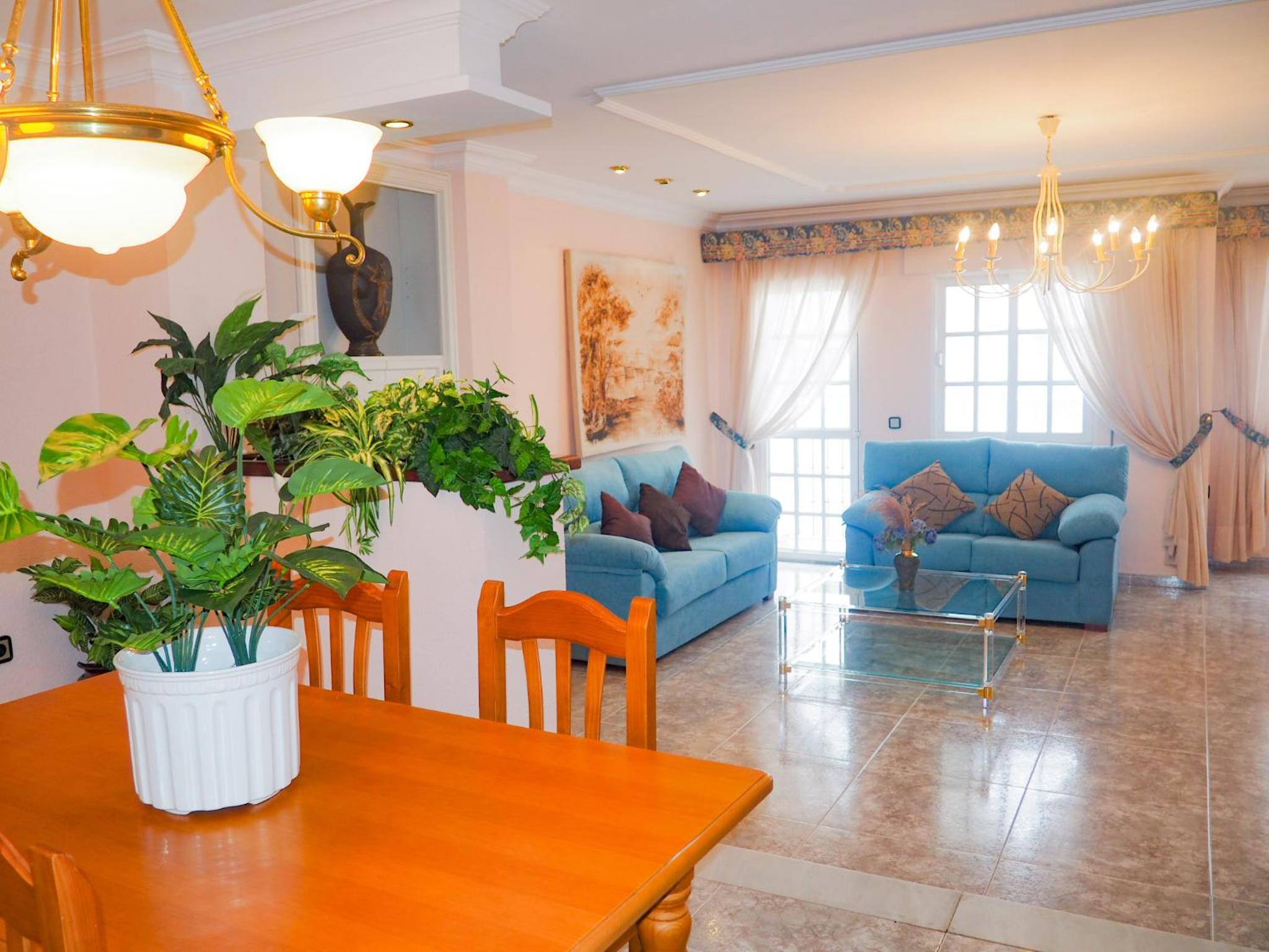 Three-Bedroom Apartment With Balcony photo 3
