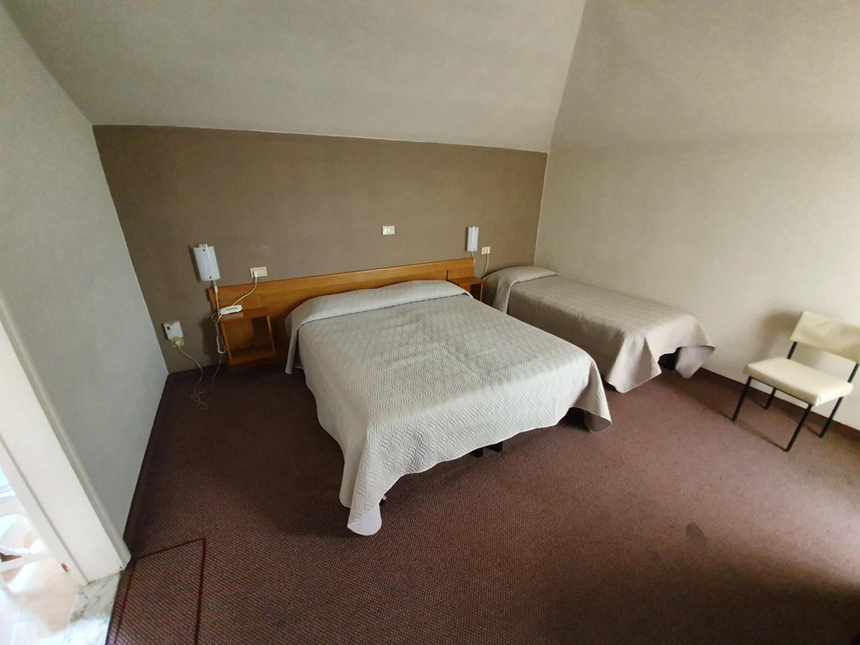 Family Room (5 Adults) - Annex photo 1