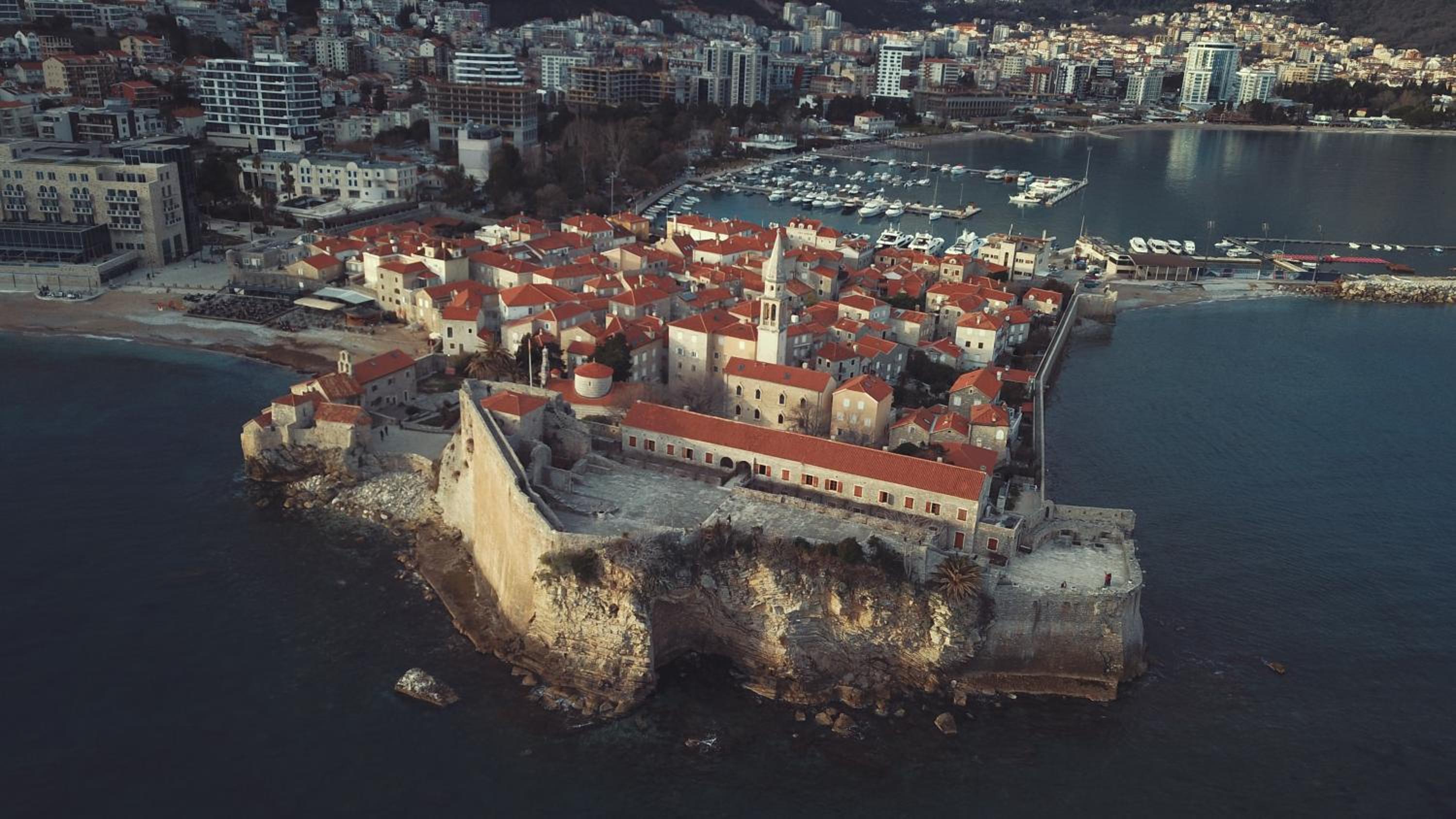 Three-Bedroom Apartment with Terrace and Sea View photo 2