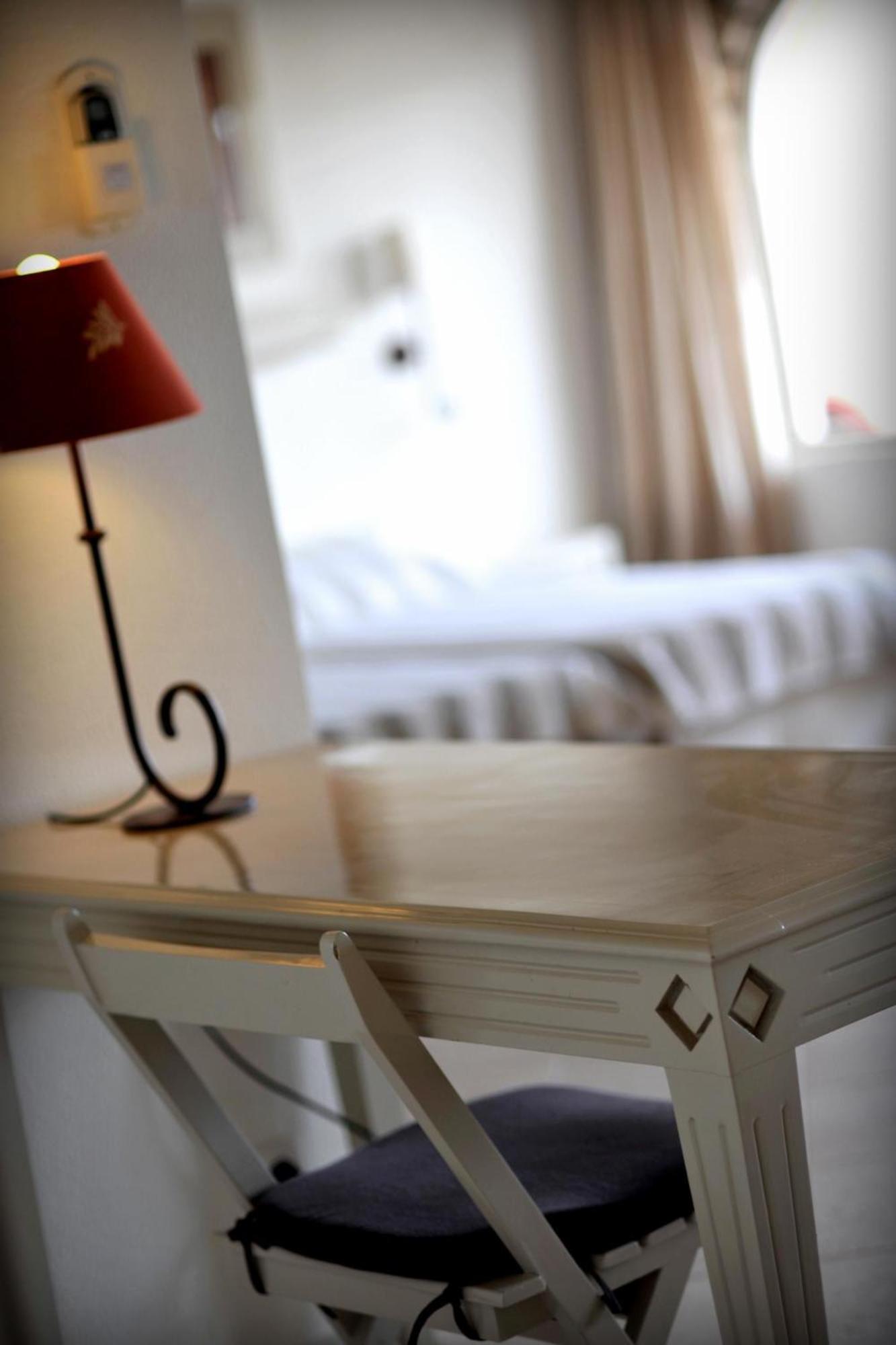 Suite - Photo 1