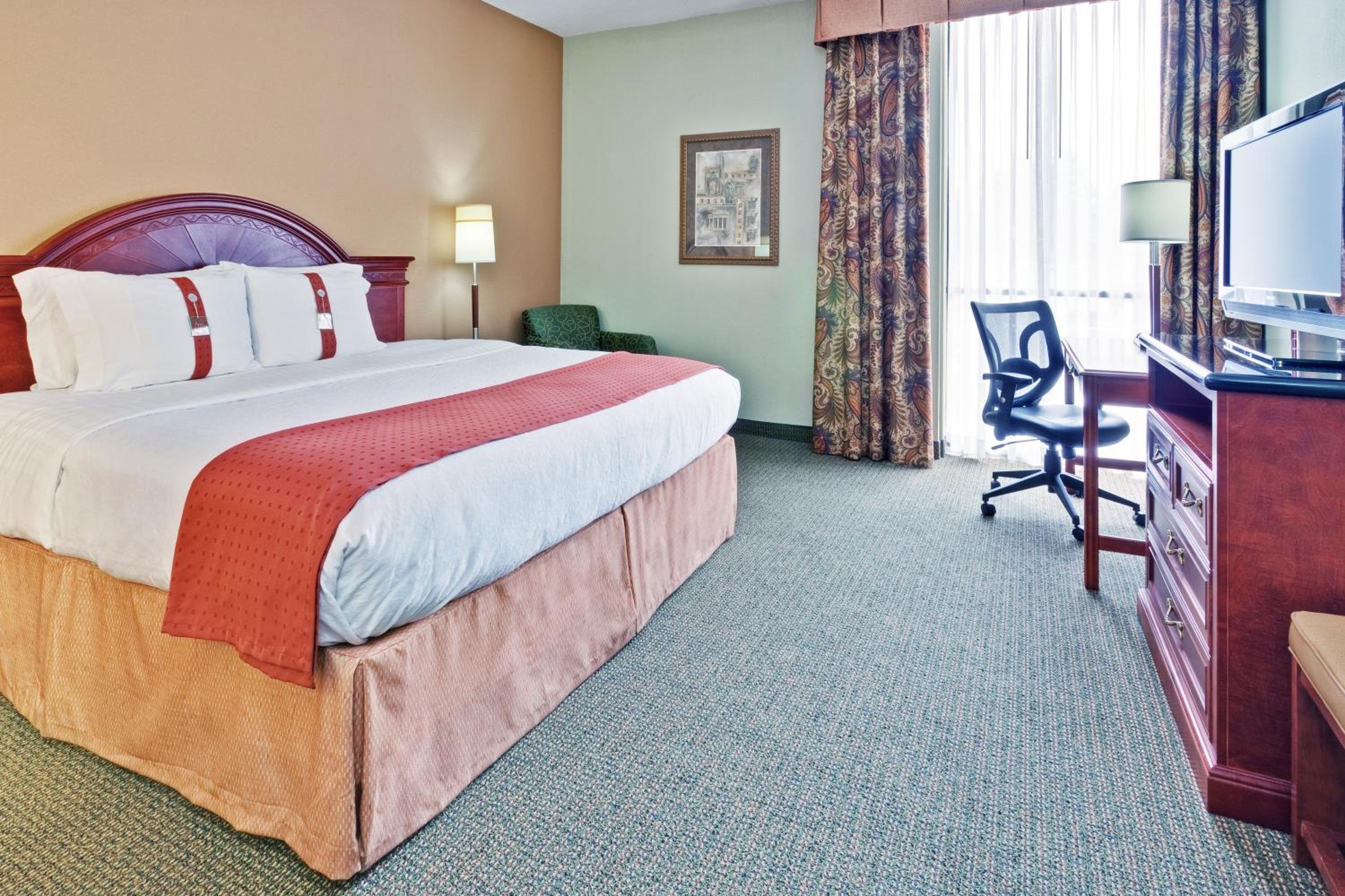 One-Bedroom King Suite photo 1