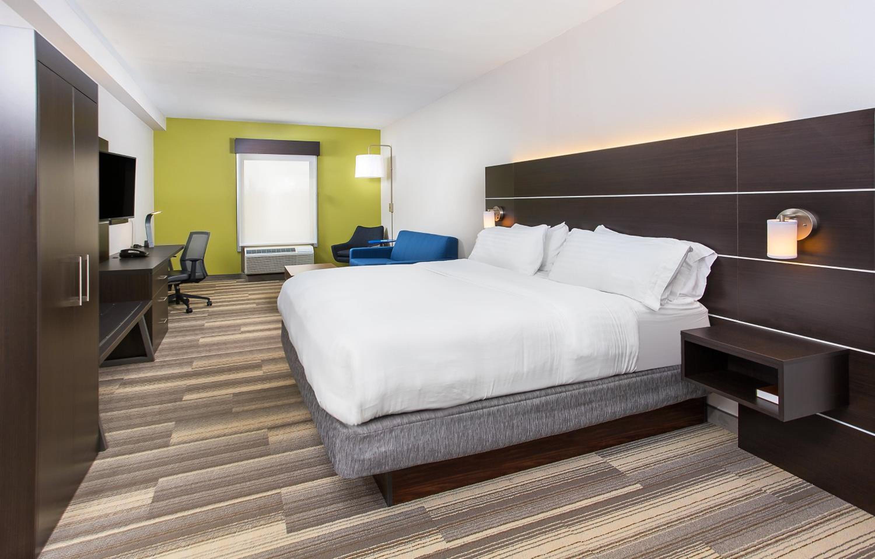 King Suite with Sofa Bed - Photo 3