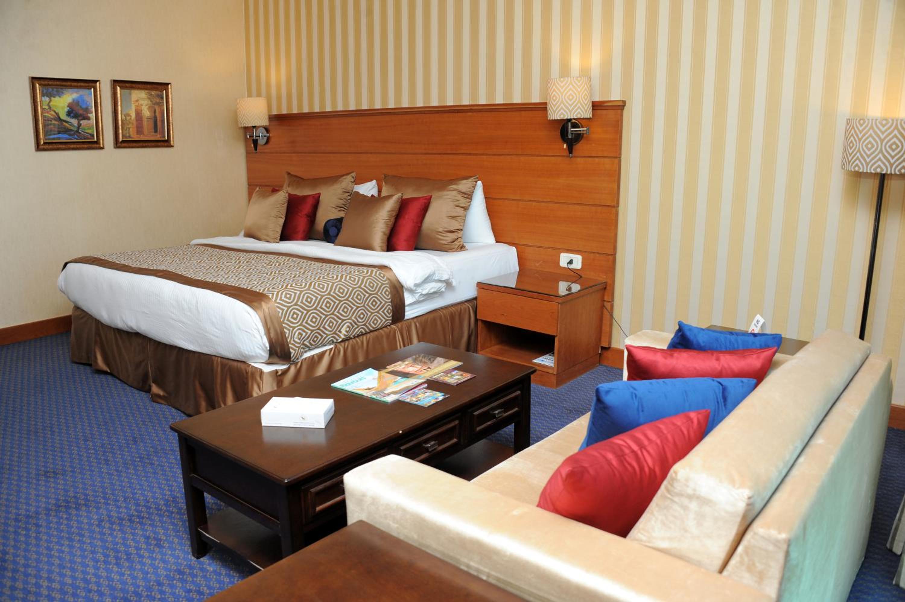 Panoramic Room