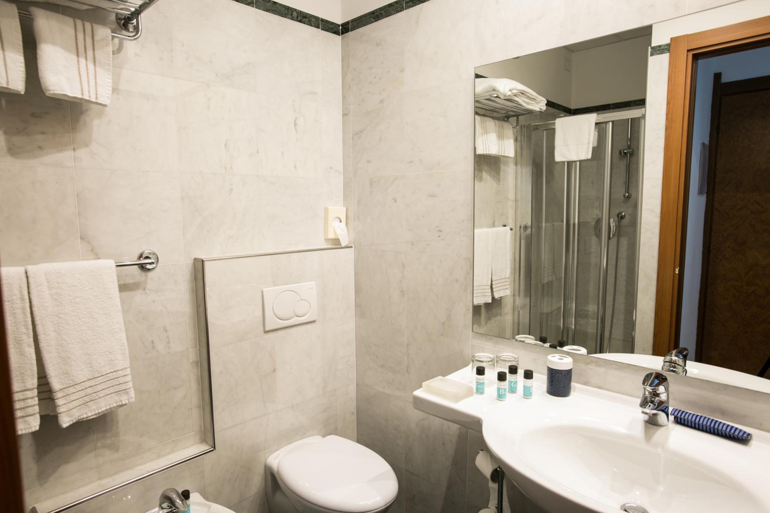 Double Room with Sea View - Photo 5