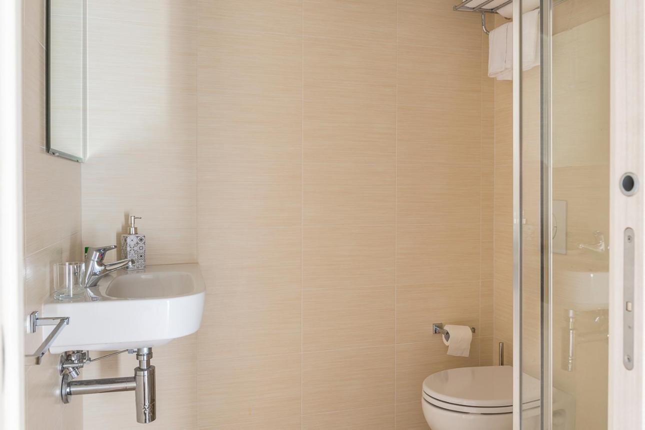 Double Room with Private Bathroom photo 2