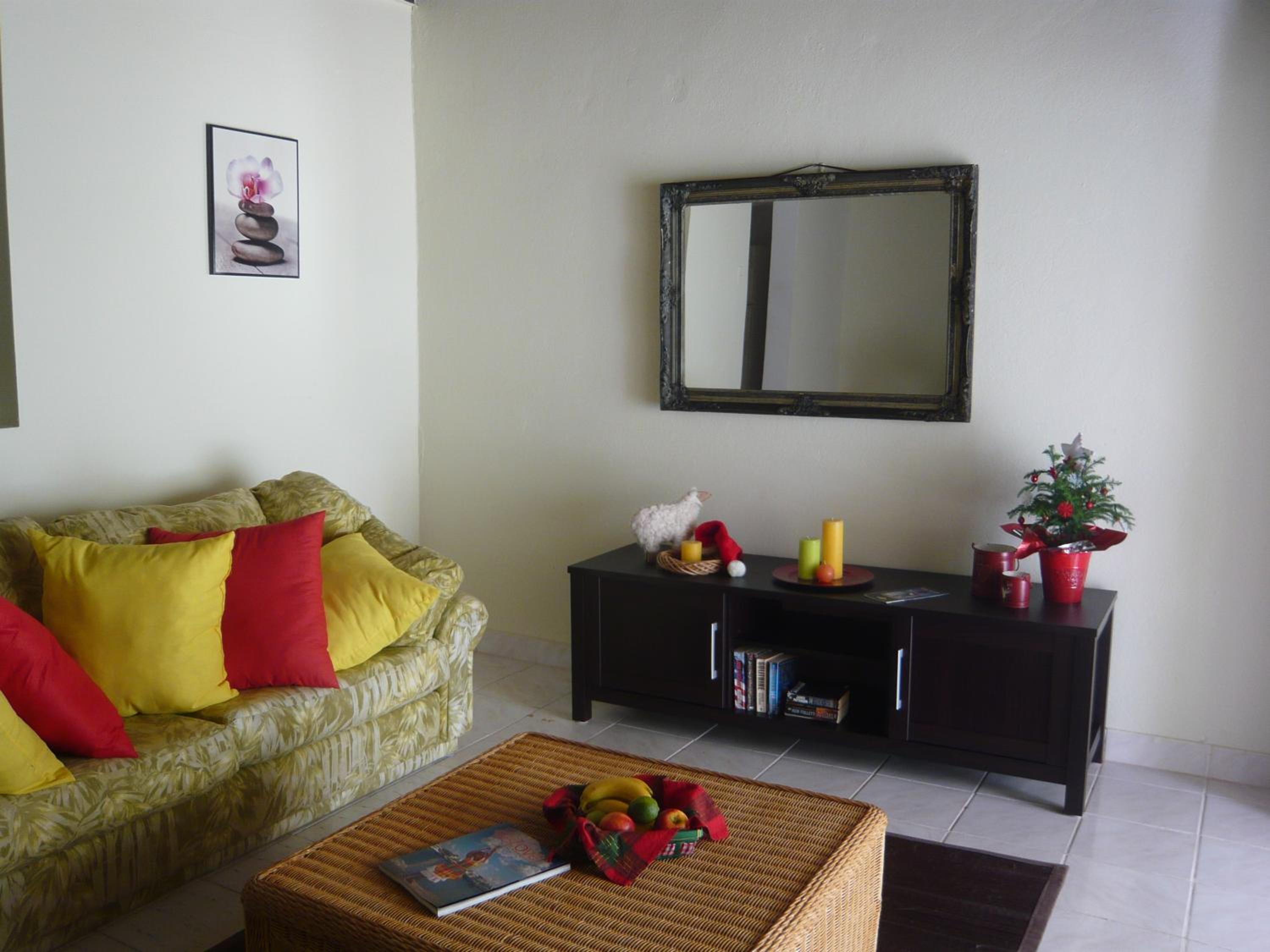  Corner 2bedroom/1bathroom oceanfront apartment  photo 3