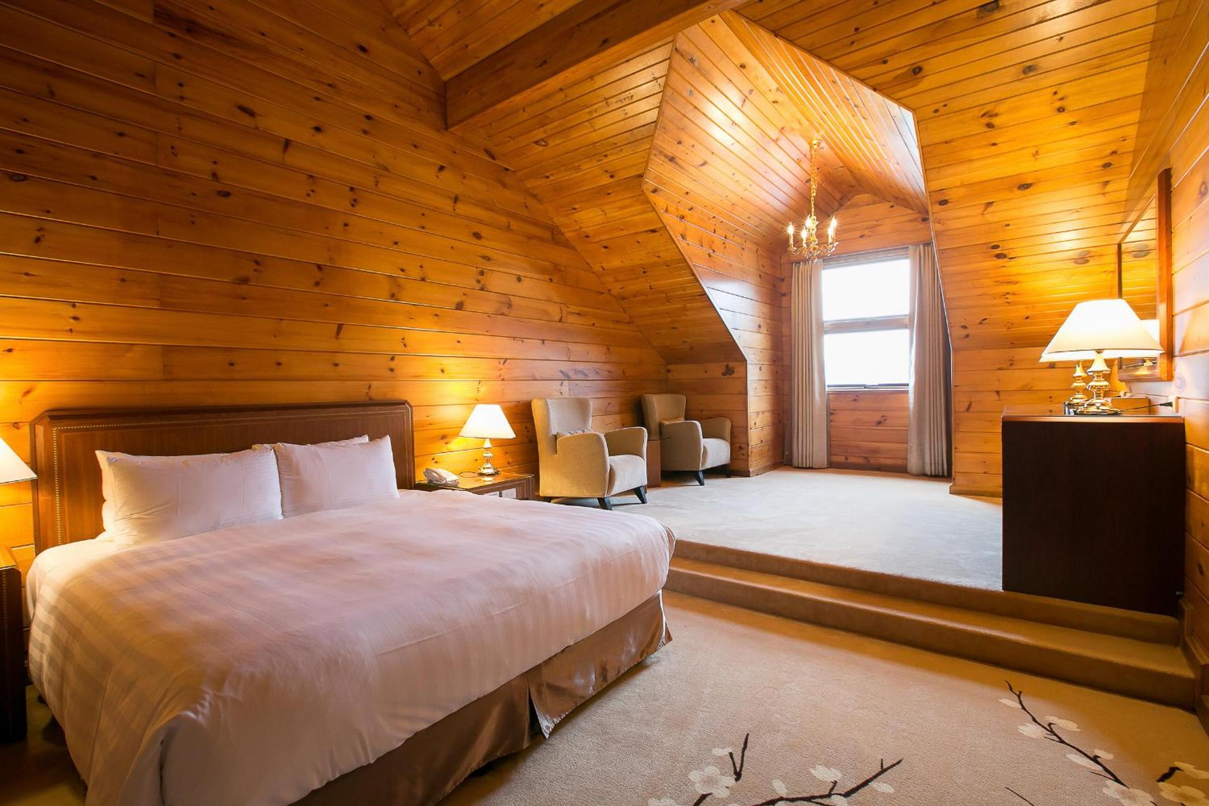 Deluxe Double Room with Lake View photo 2