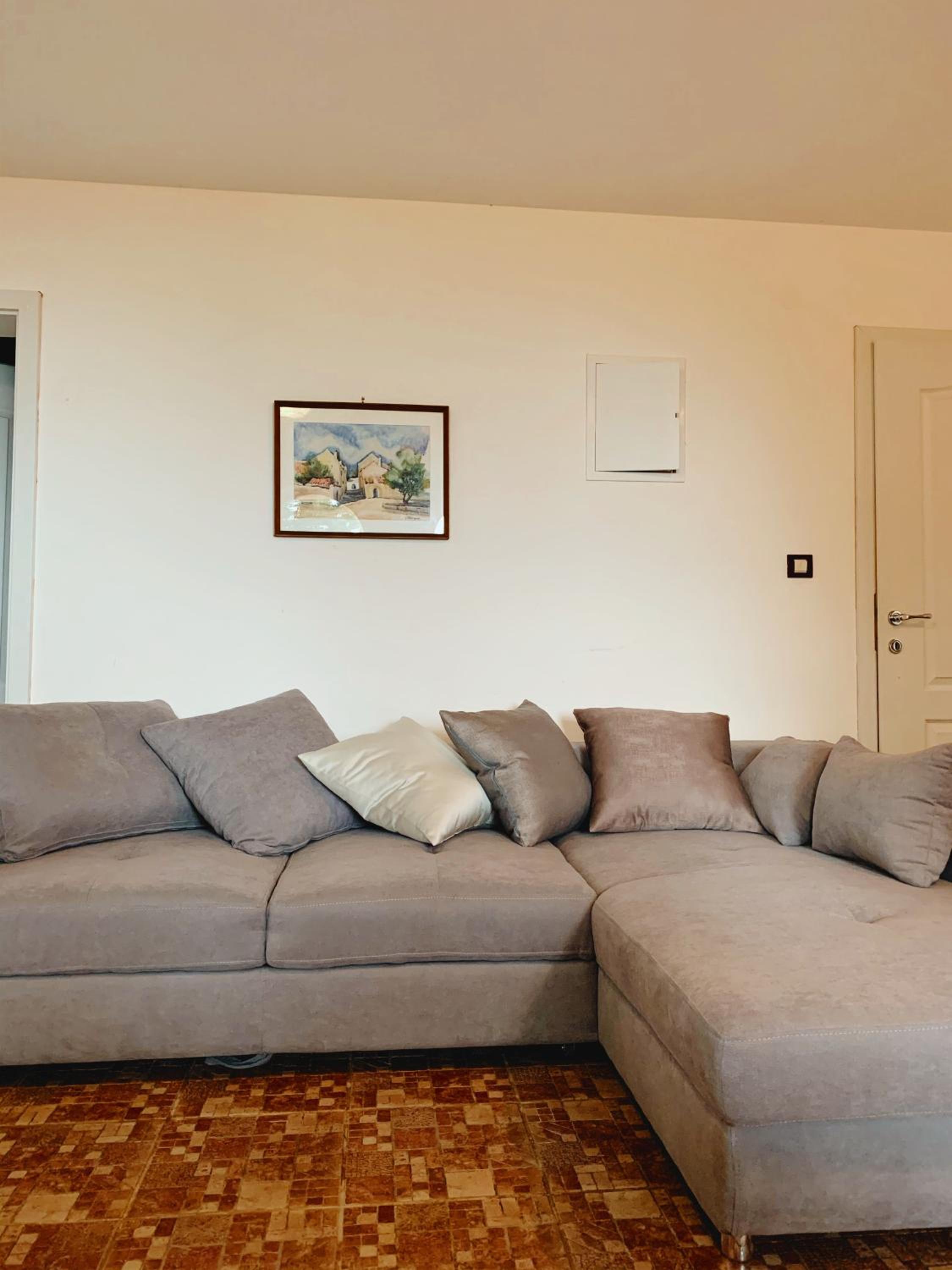 One-Bedroom Apartment photo 3