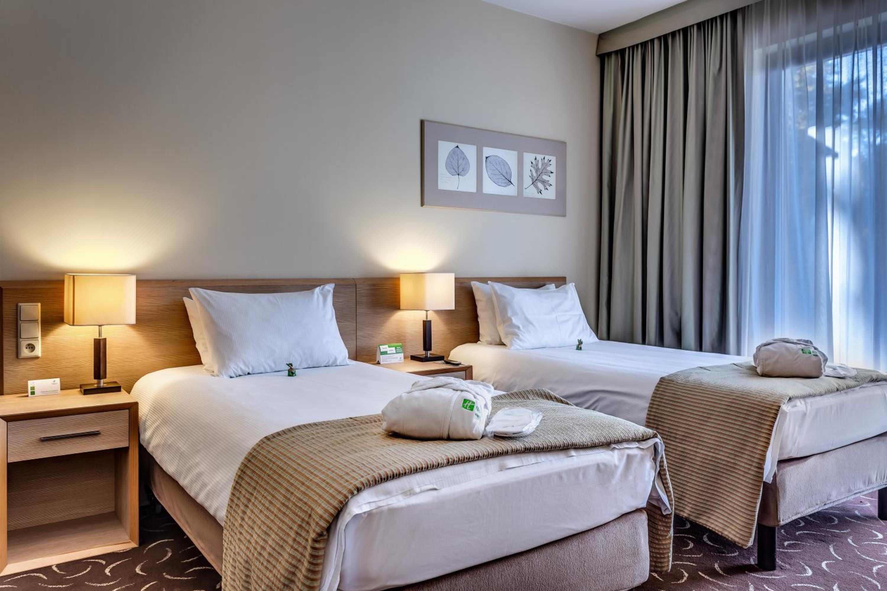 Standard Twin Room - Photo 3