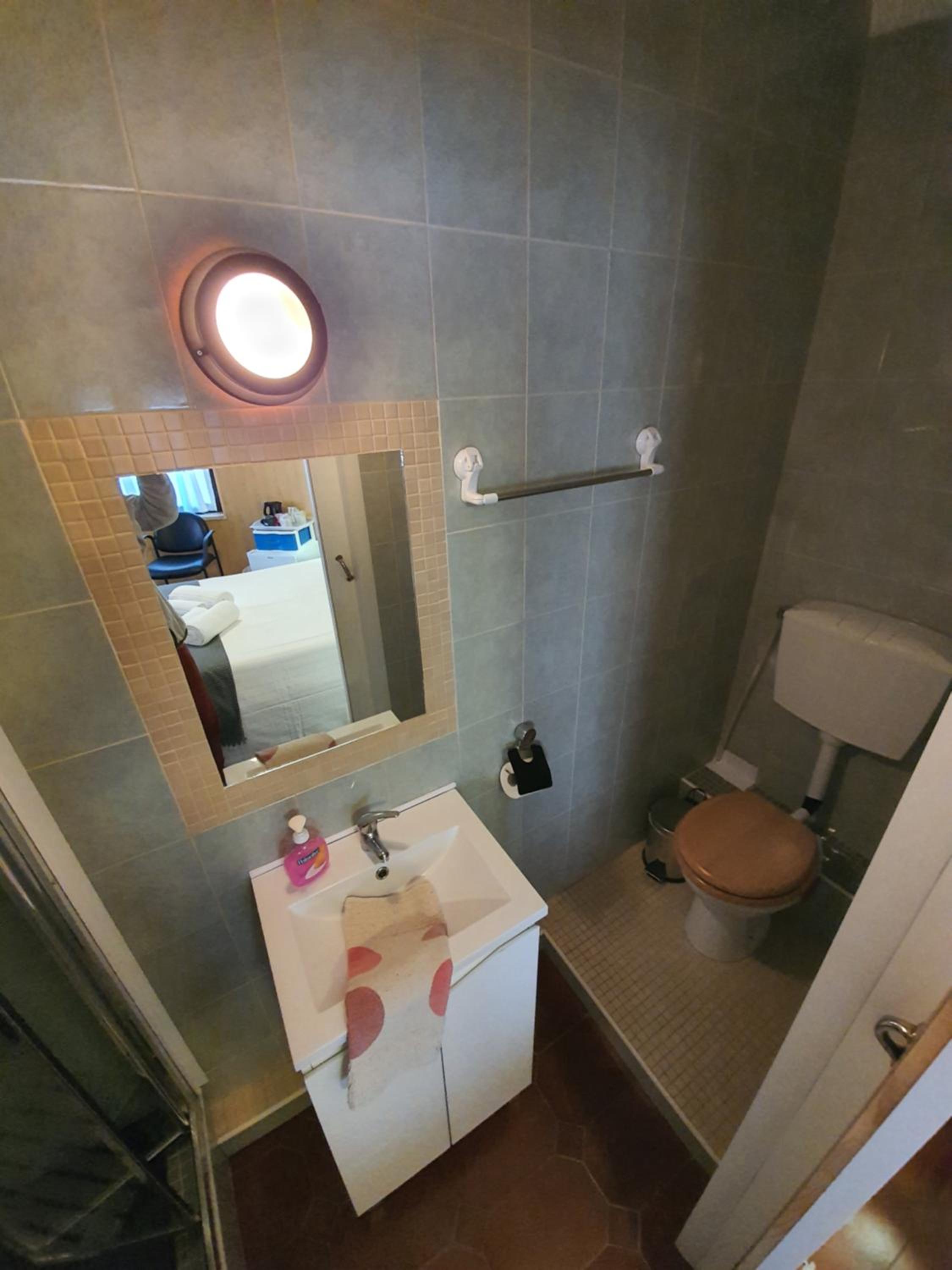 Budget Double Room photo 2