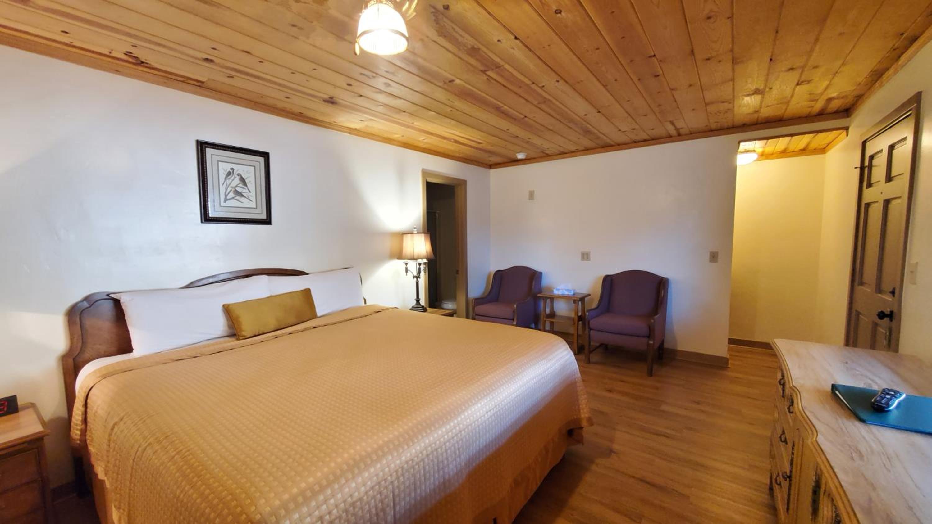 Riverfront suite photo 3