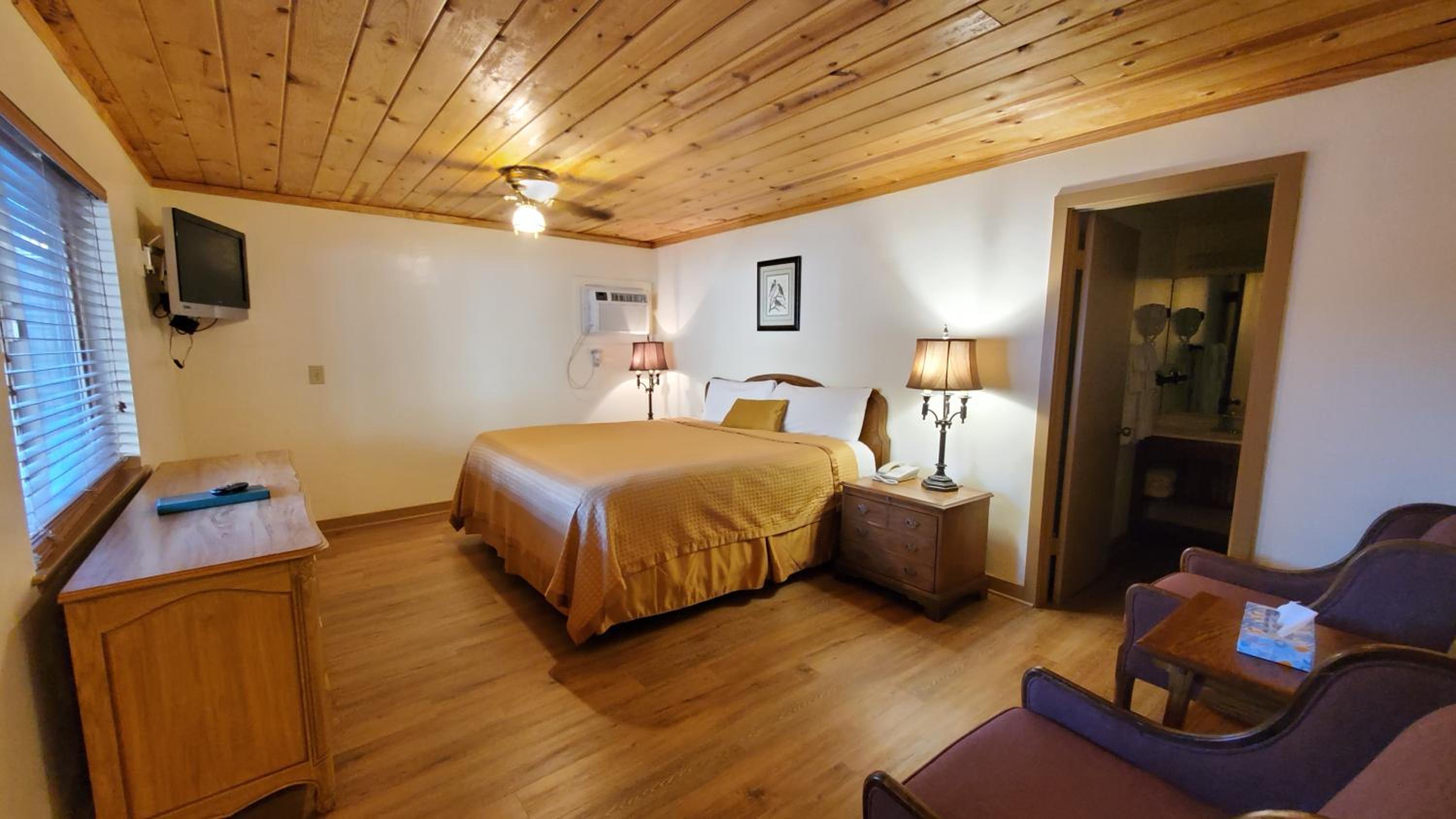 Riverfront suite photo 2