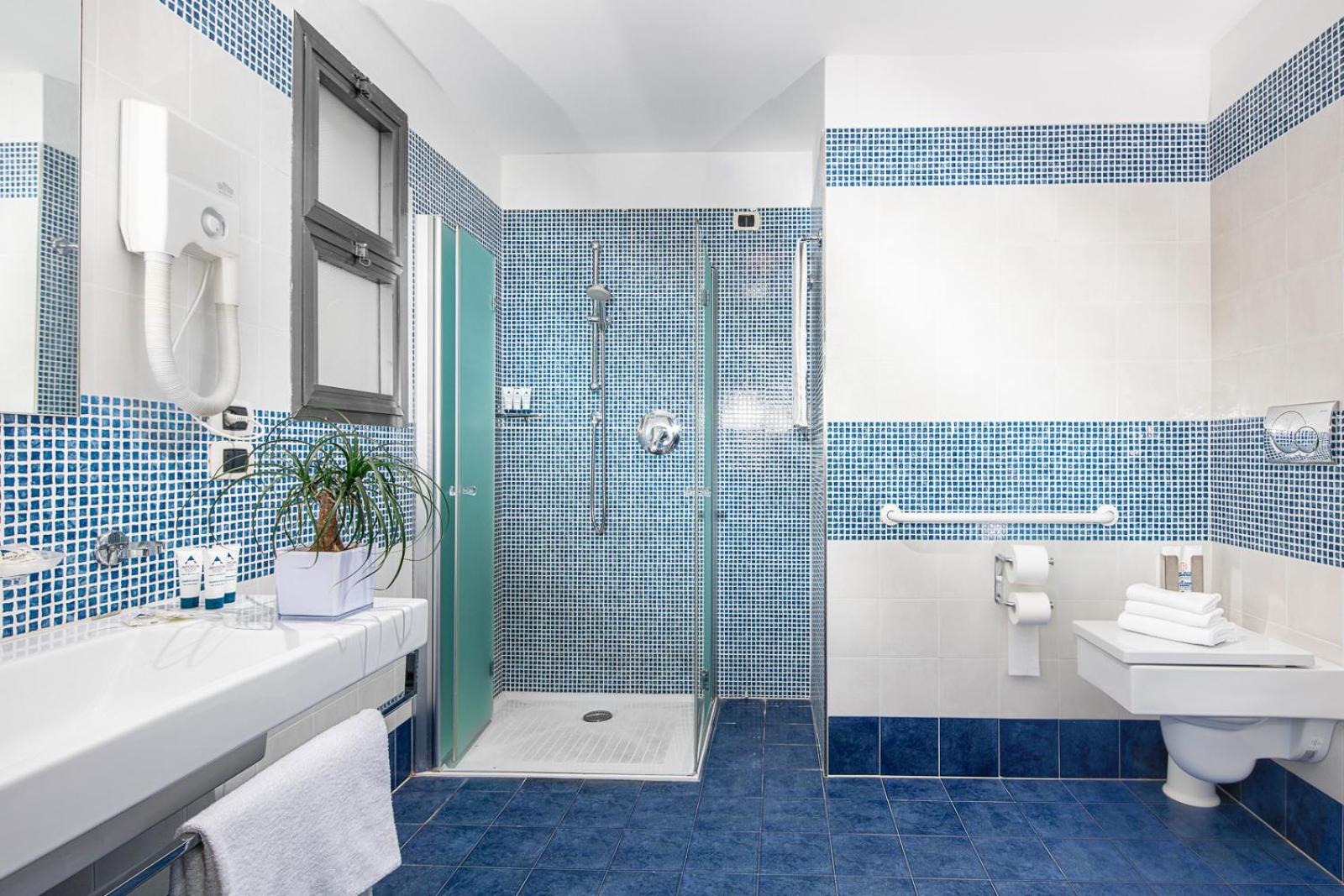 Superior Triple Room photo 3