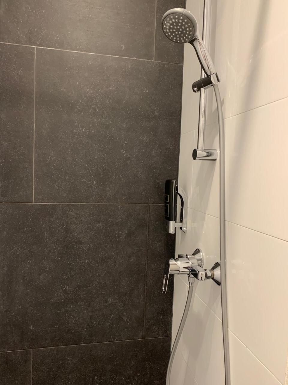 Single Room with Private Bathroom photo 2
