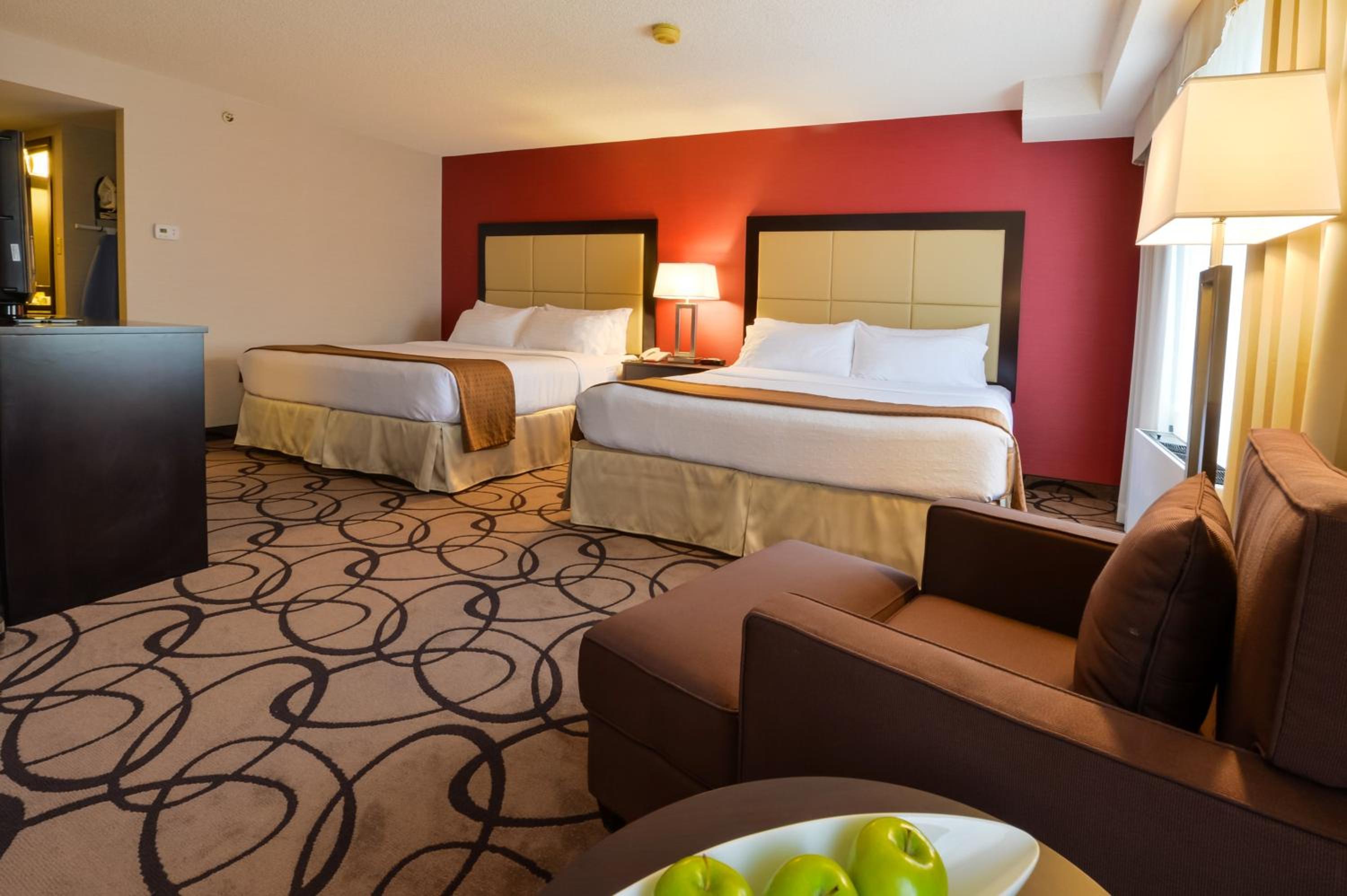 Standard King Room with Two King Beds - Photo 3