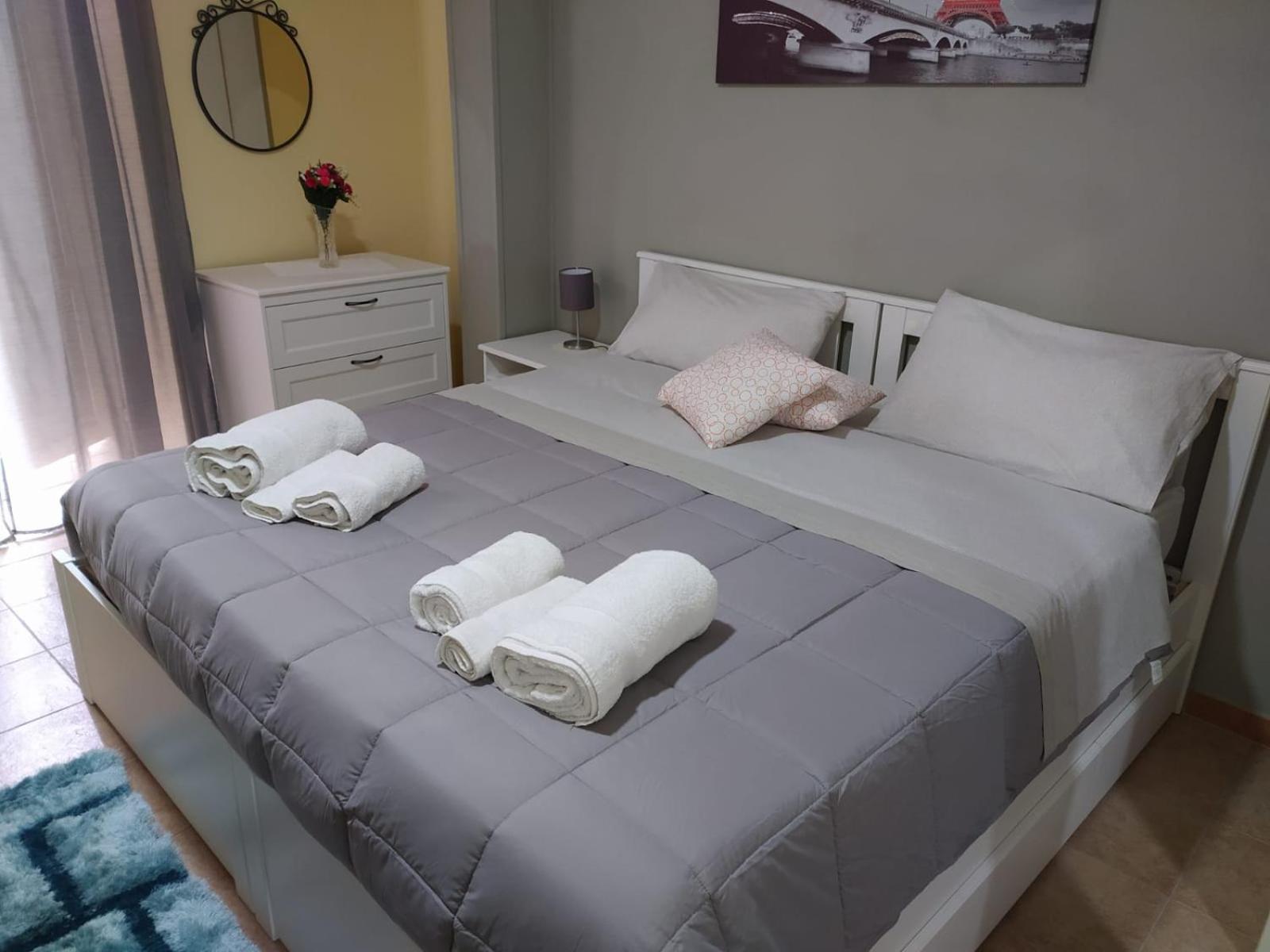 Quadruple Room with Balcony - Photo 3