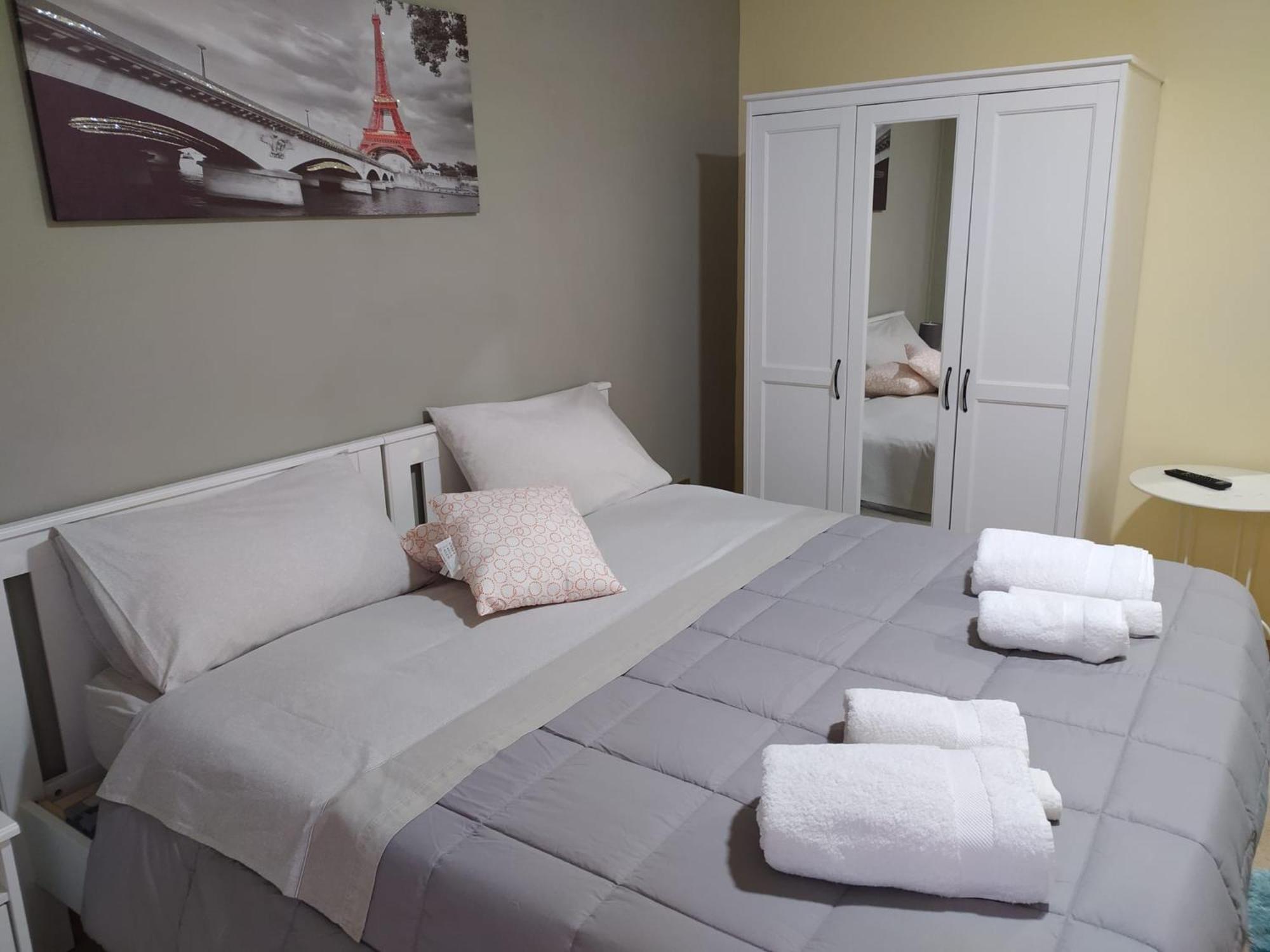 Quadruple Room with Balcony - Photo 5