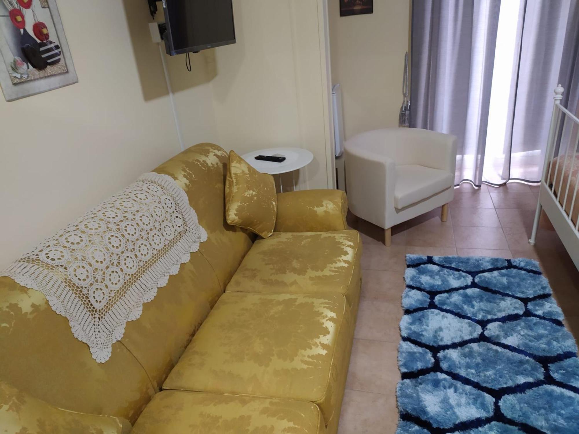 Quadruple Room with Balcony - Photo 7