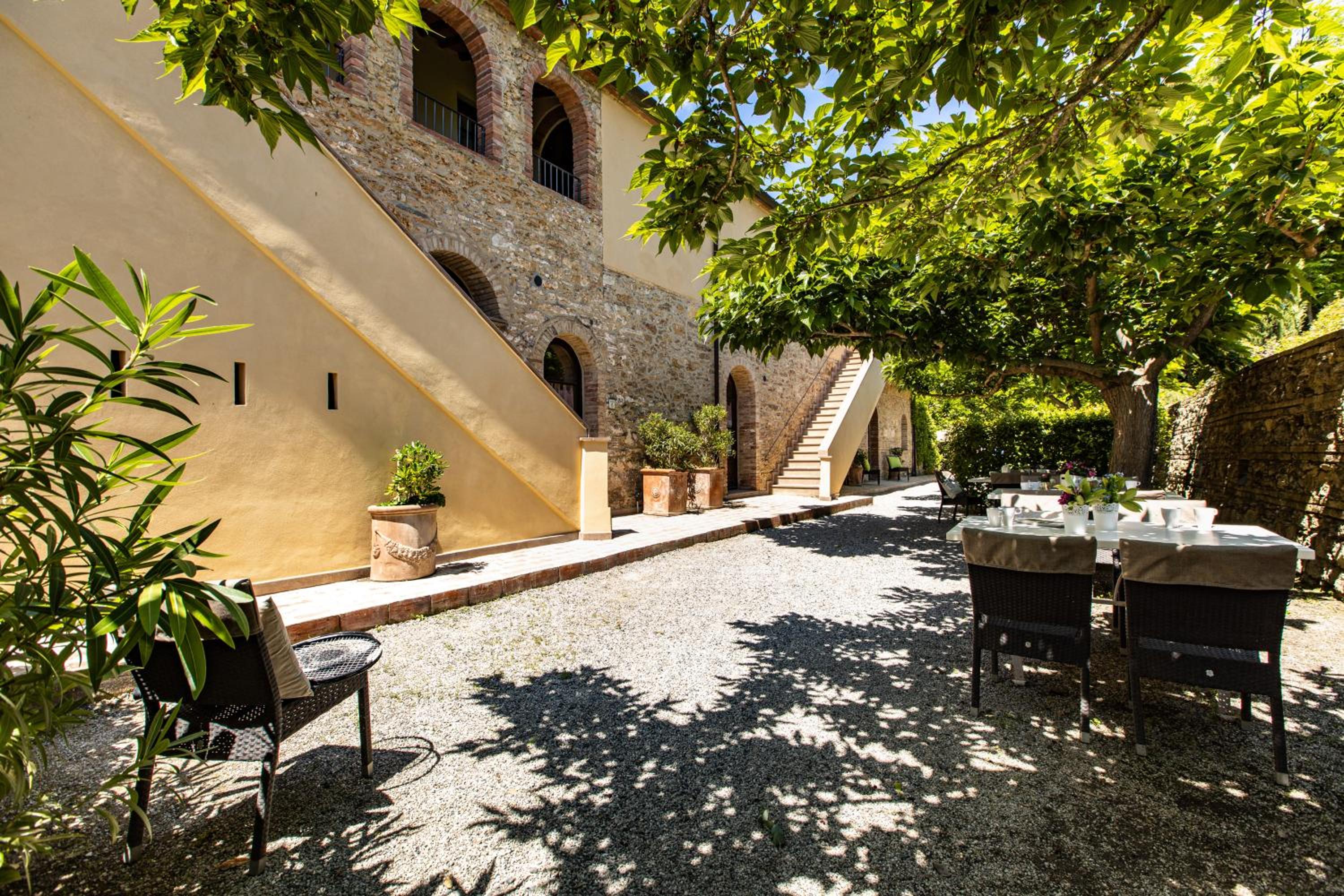 Deluxe One-Bedroom Apartment with Garden View
