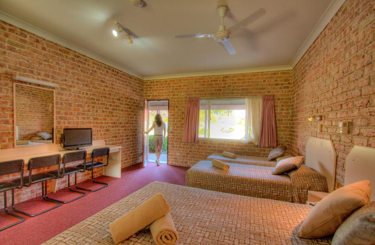 Family Room (4 Adults) photo 3