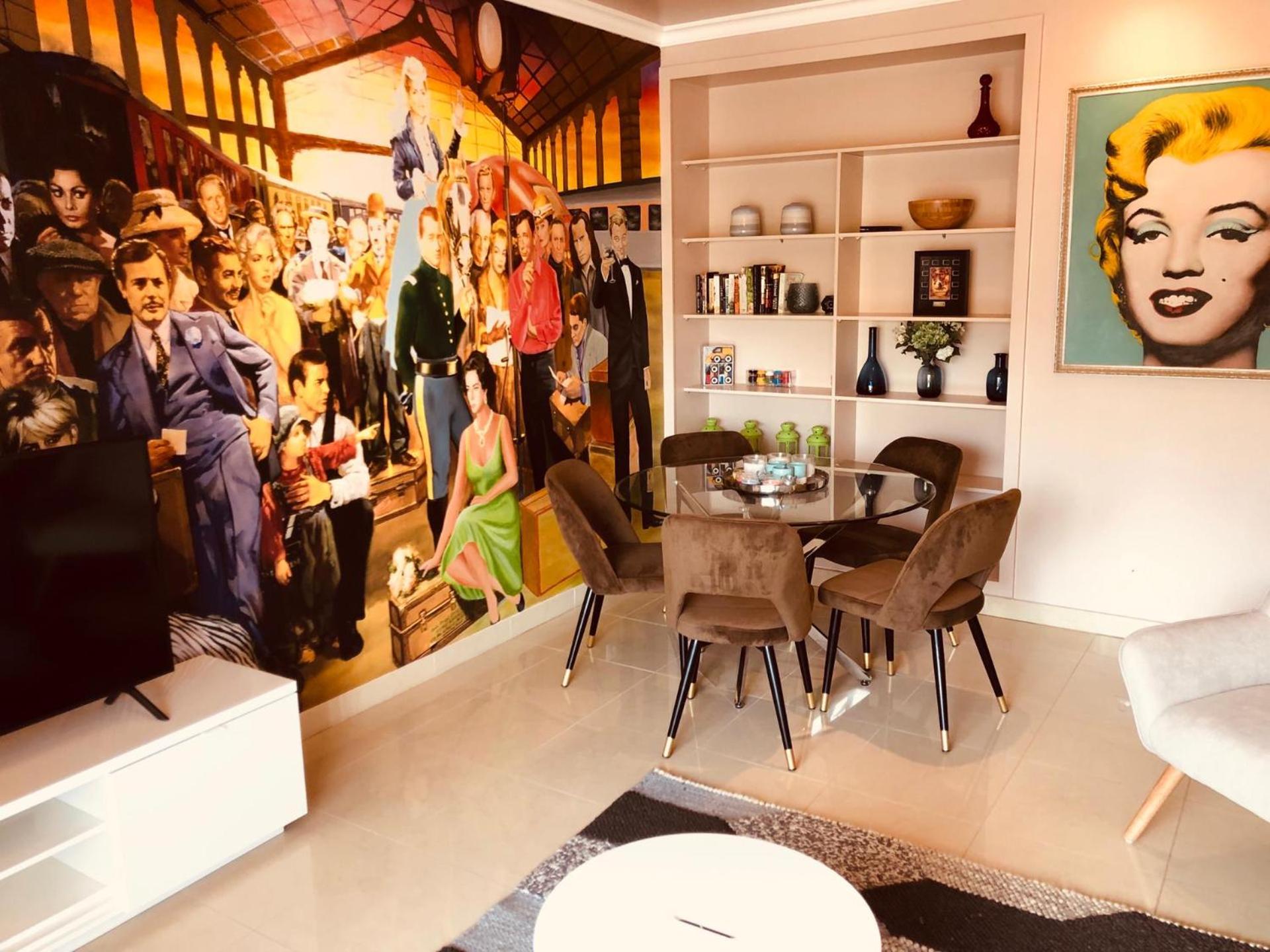 Deluxe Apartment - Cinema