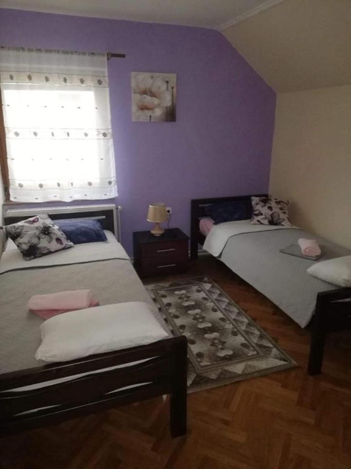 Apartment with Terrace - Photo 12