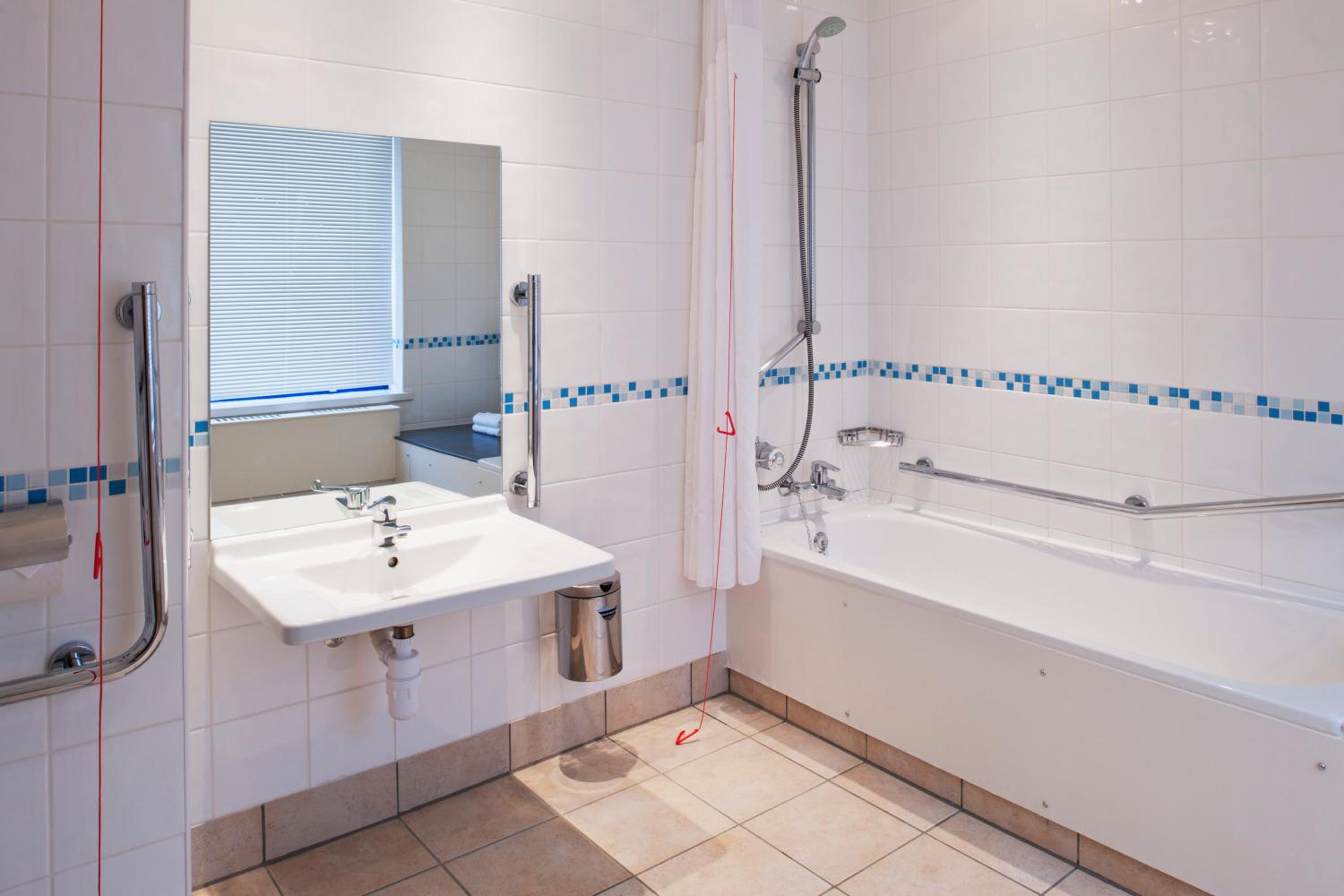 Standard Double Room - Disability Access photo 3