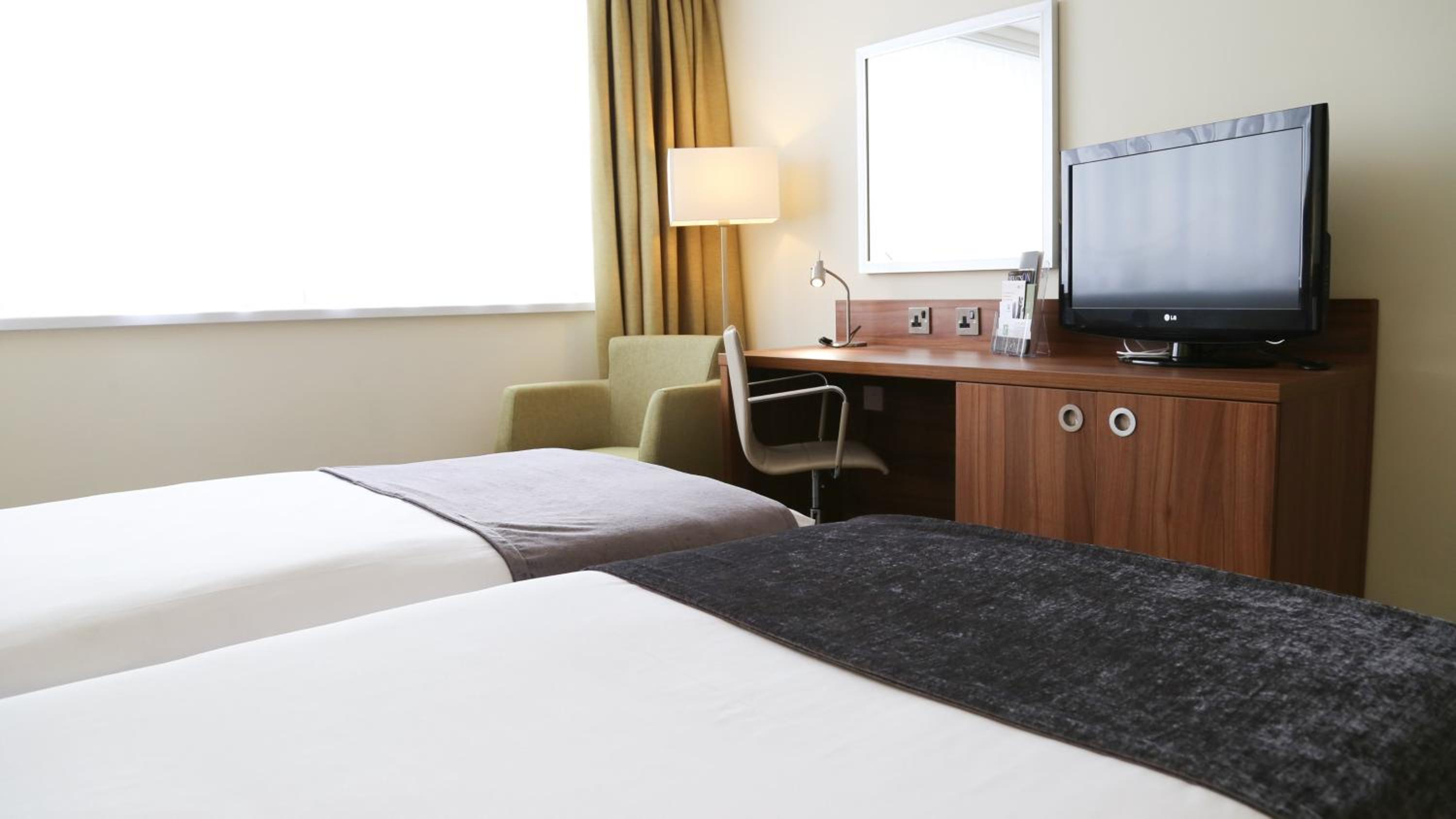 Standard Room with Two Single Beds - Photo 2
