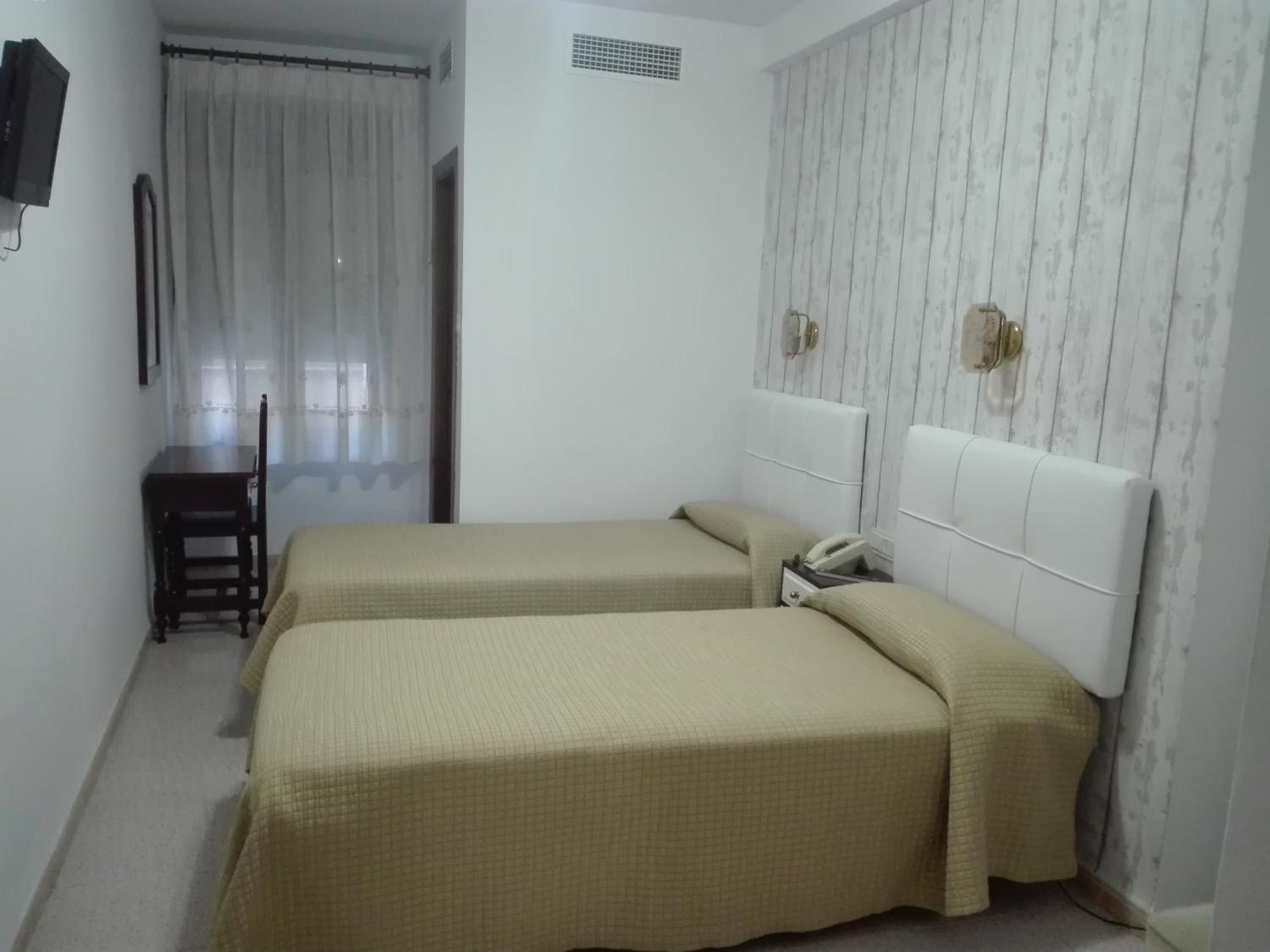 Double or Twin Room photo 2