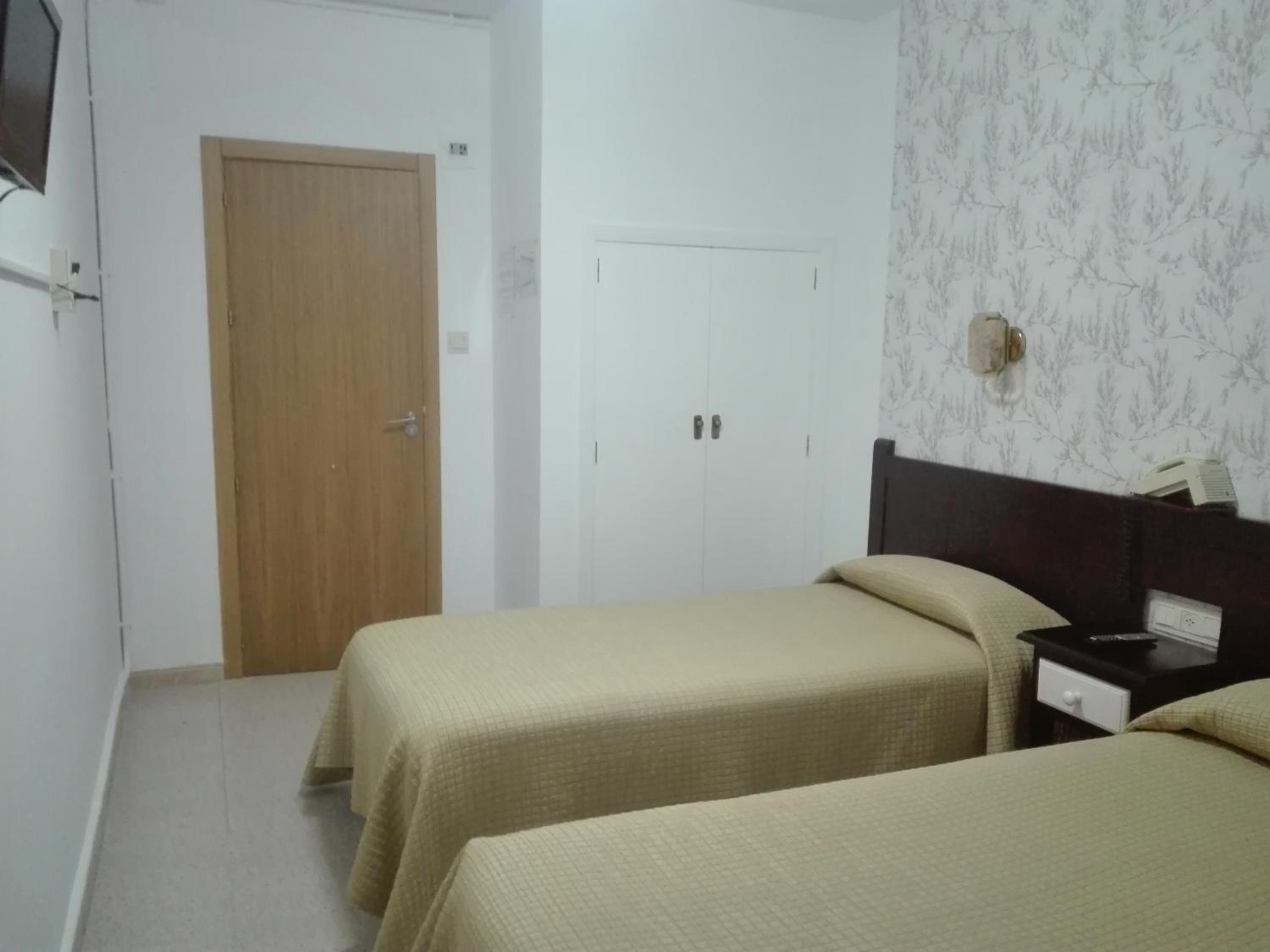Double or Twin Room photo 3