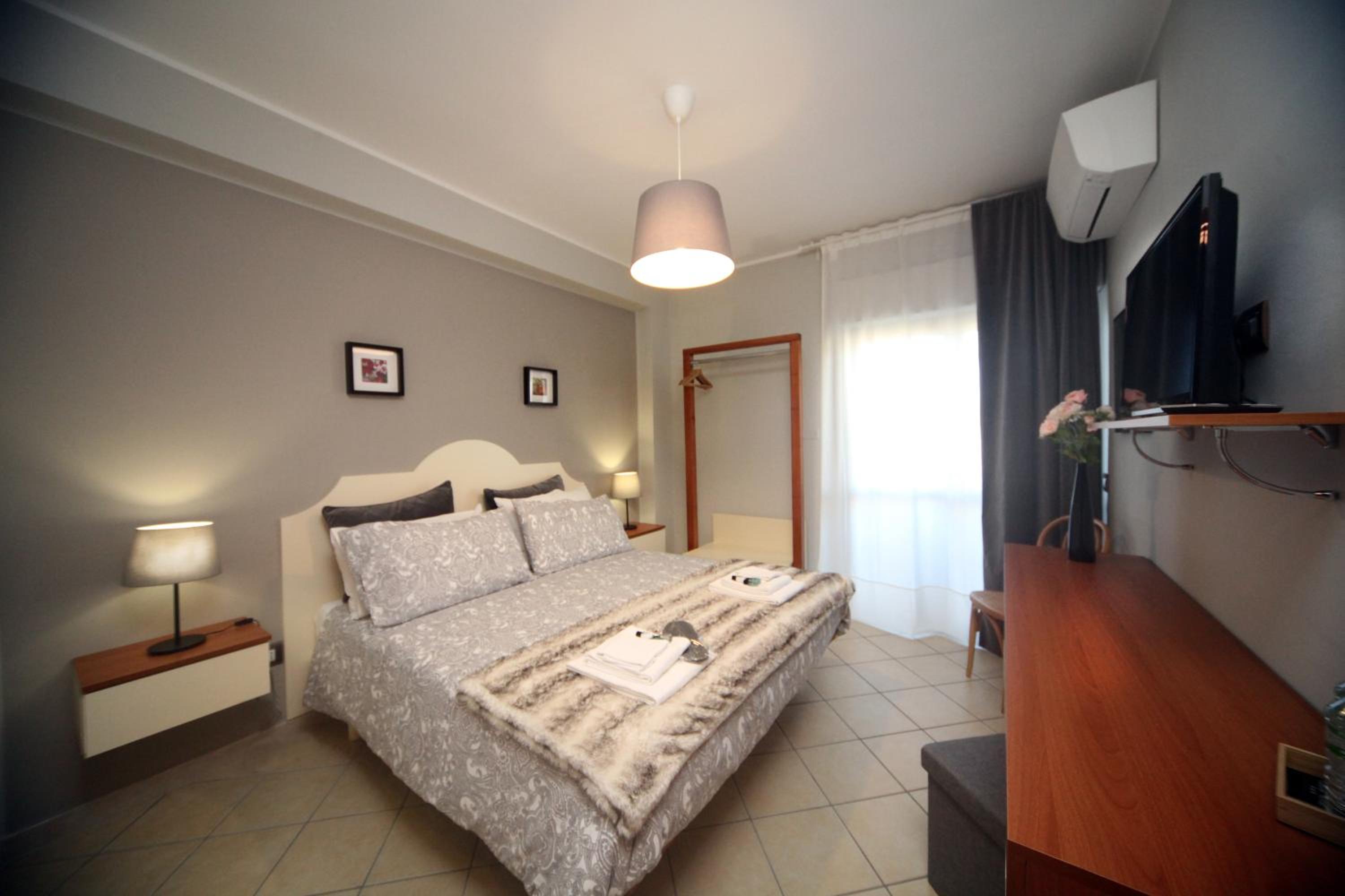 Deluxe Double Room with Balcony photo 1