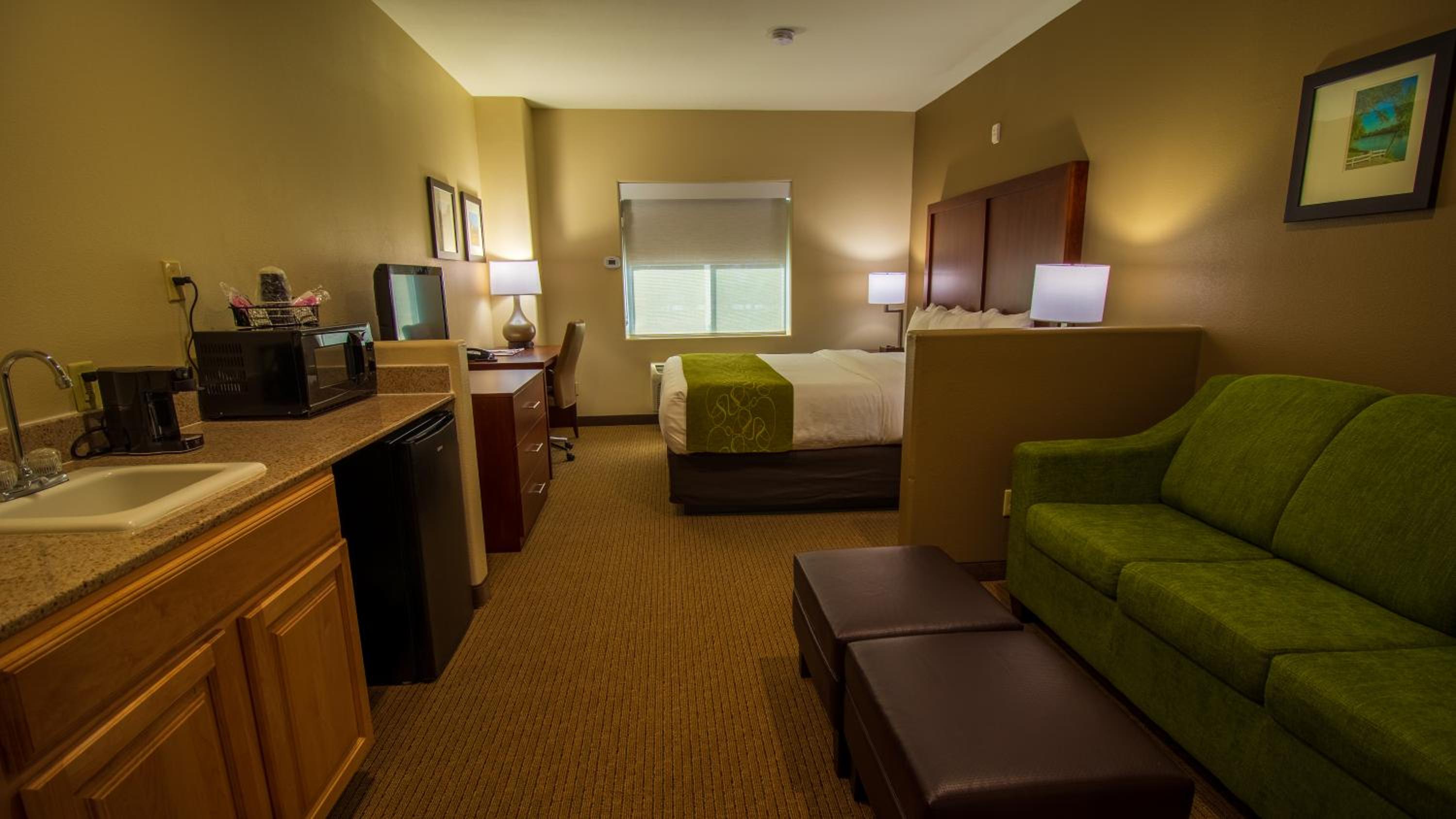 King Suite - Non-Smoking - Photo 1