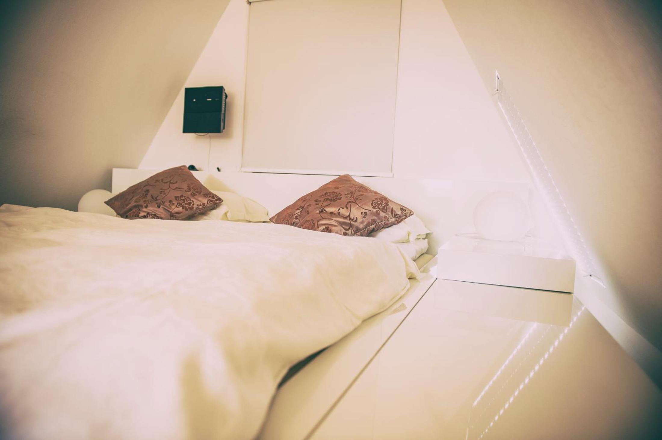 Suite with Hot Tub - Photo 9