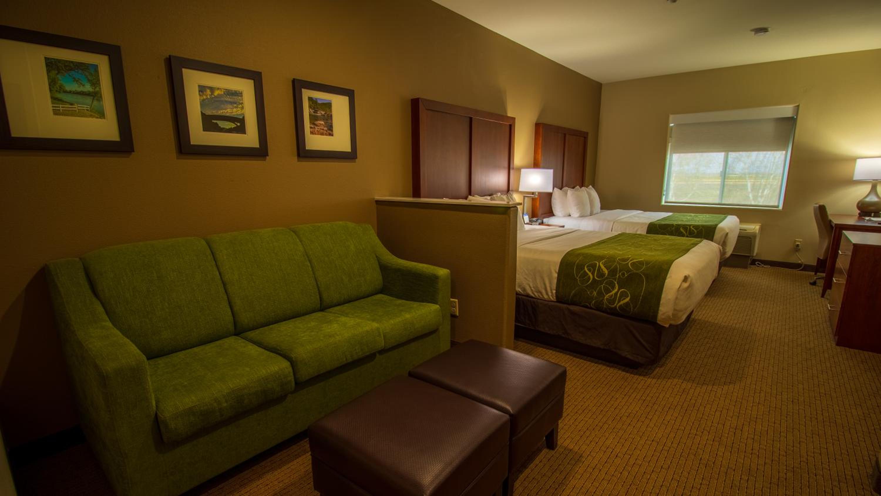 Queen Suite with Two Queen Beds - Non-Smoking - Photo 3