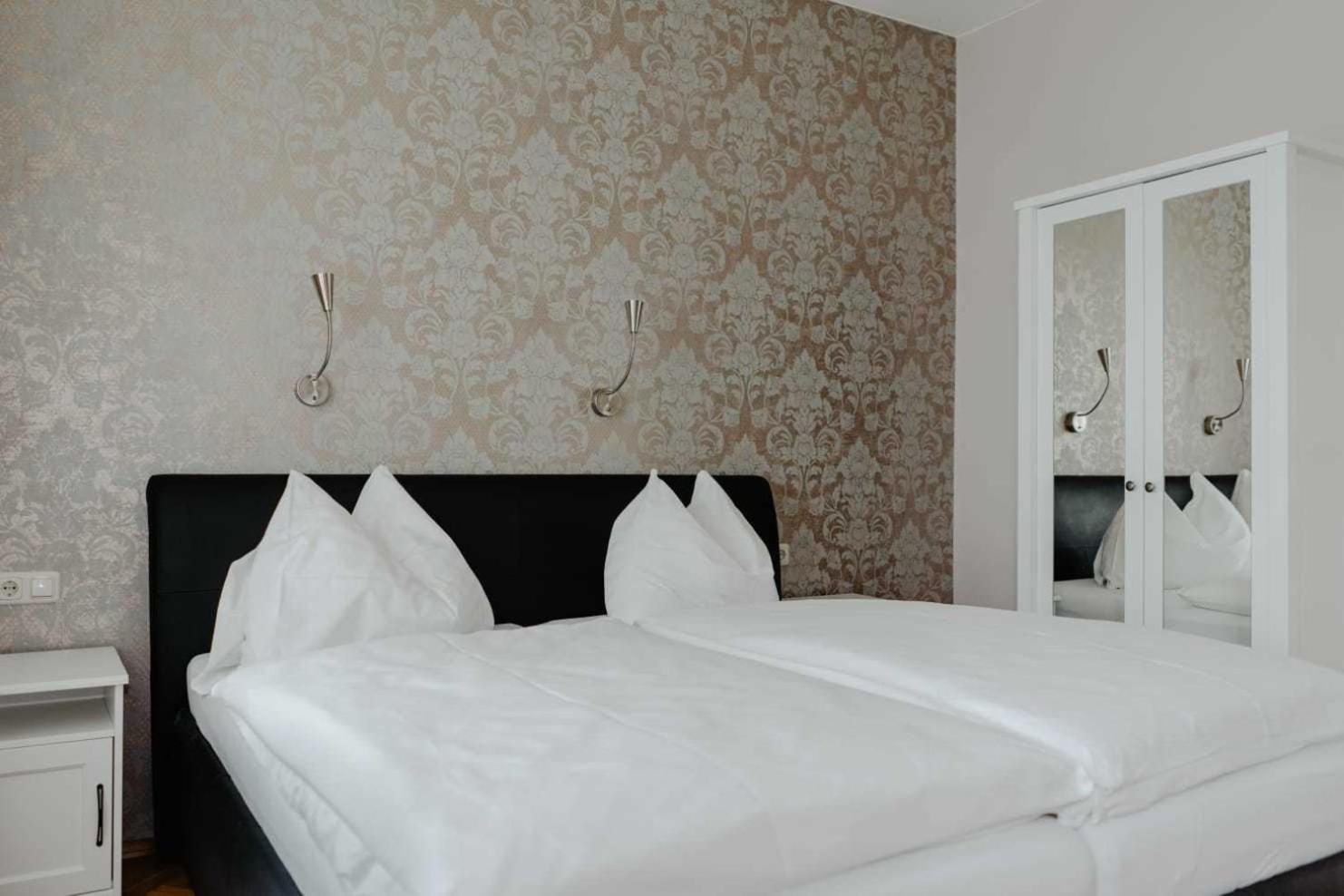 Standard Double Room - Photo 7