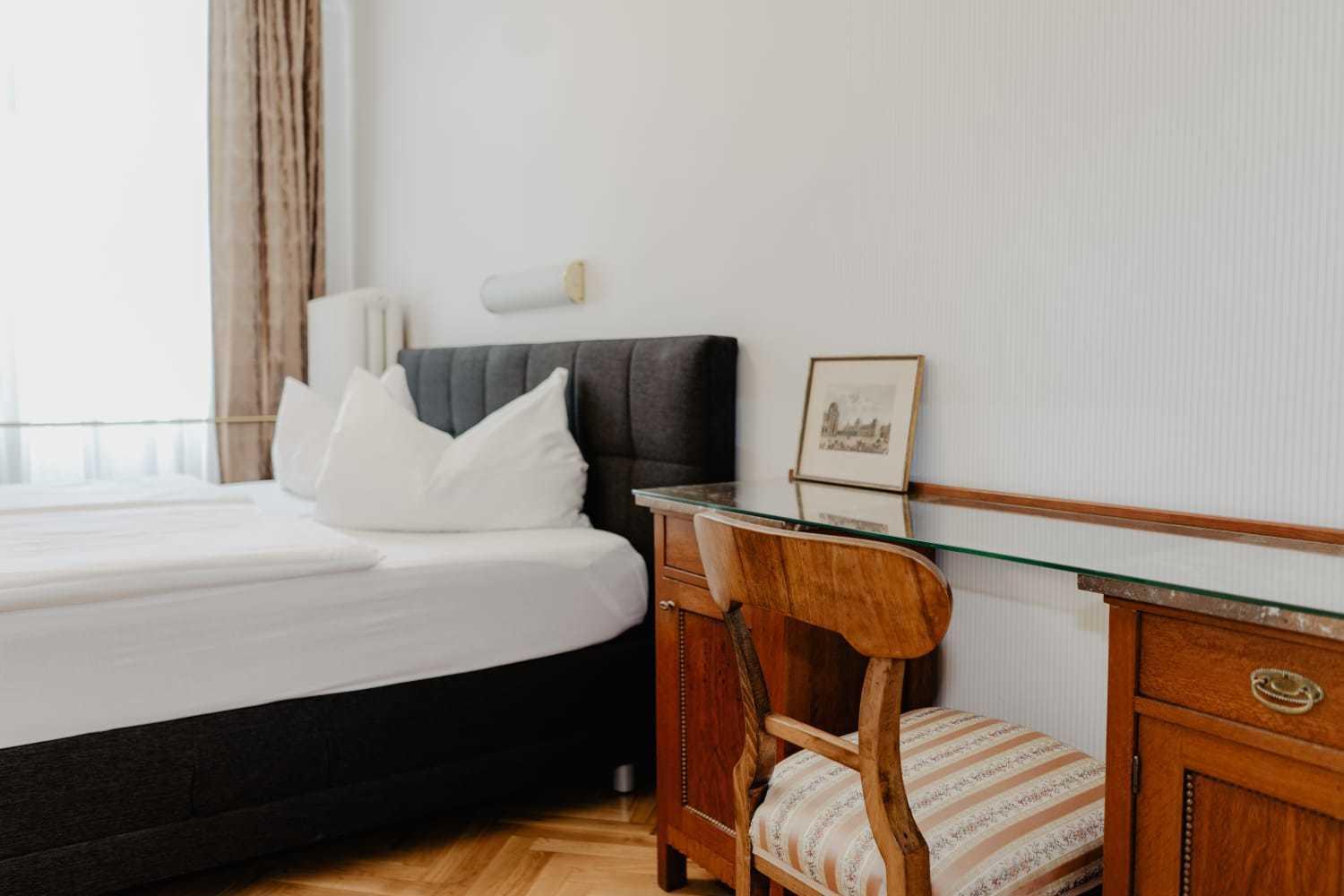 Standard Double Room - Photo 11