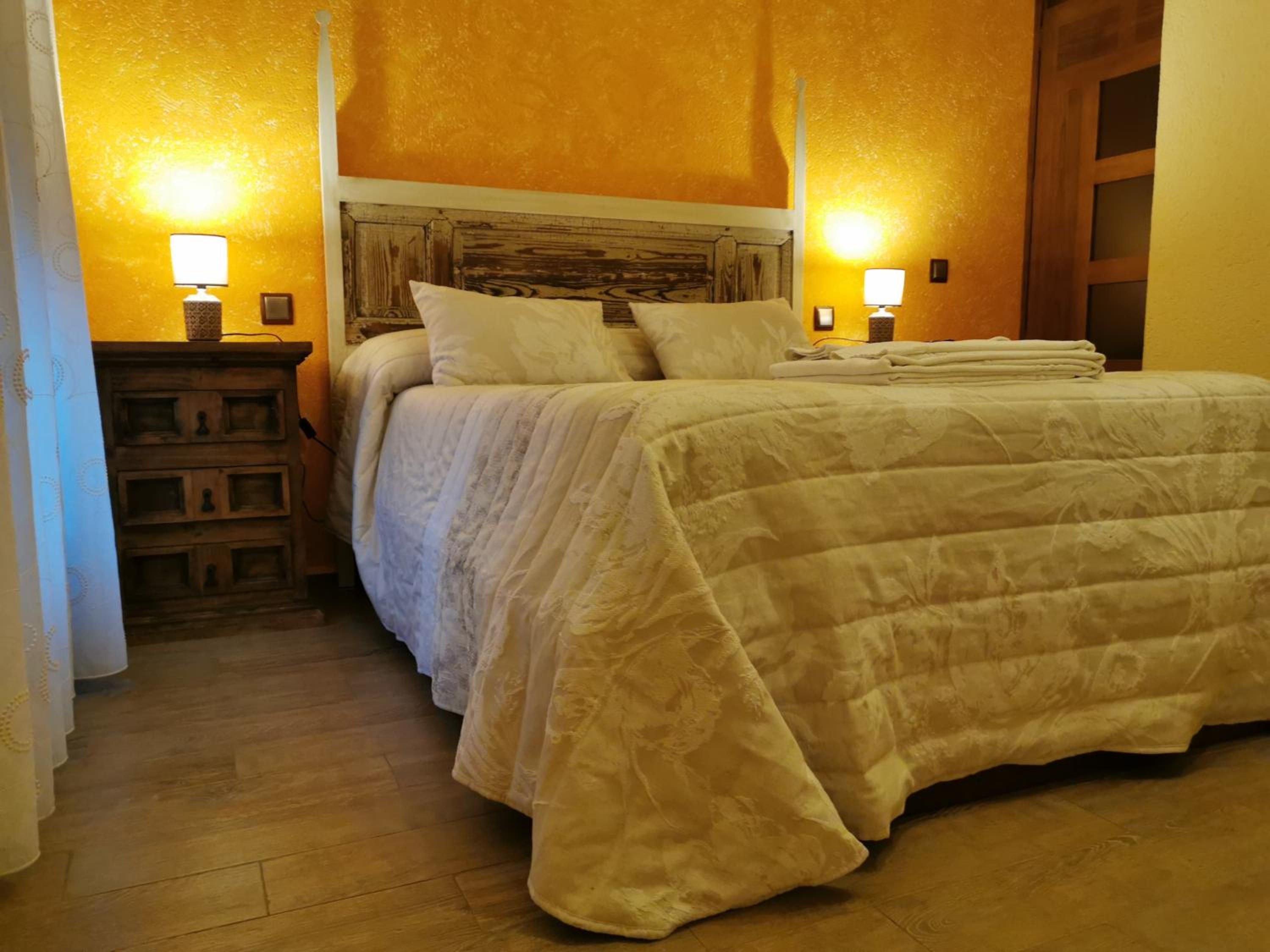 Standard Queen Room - Photo 8