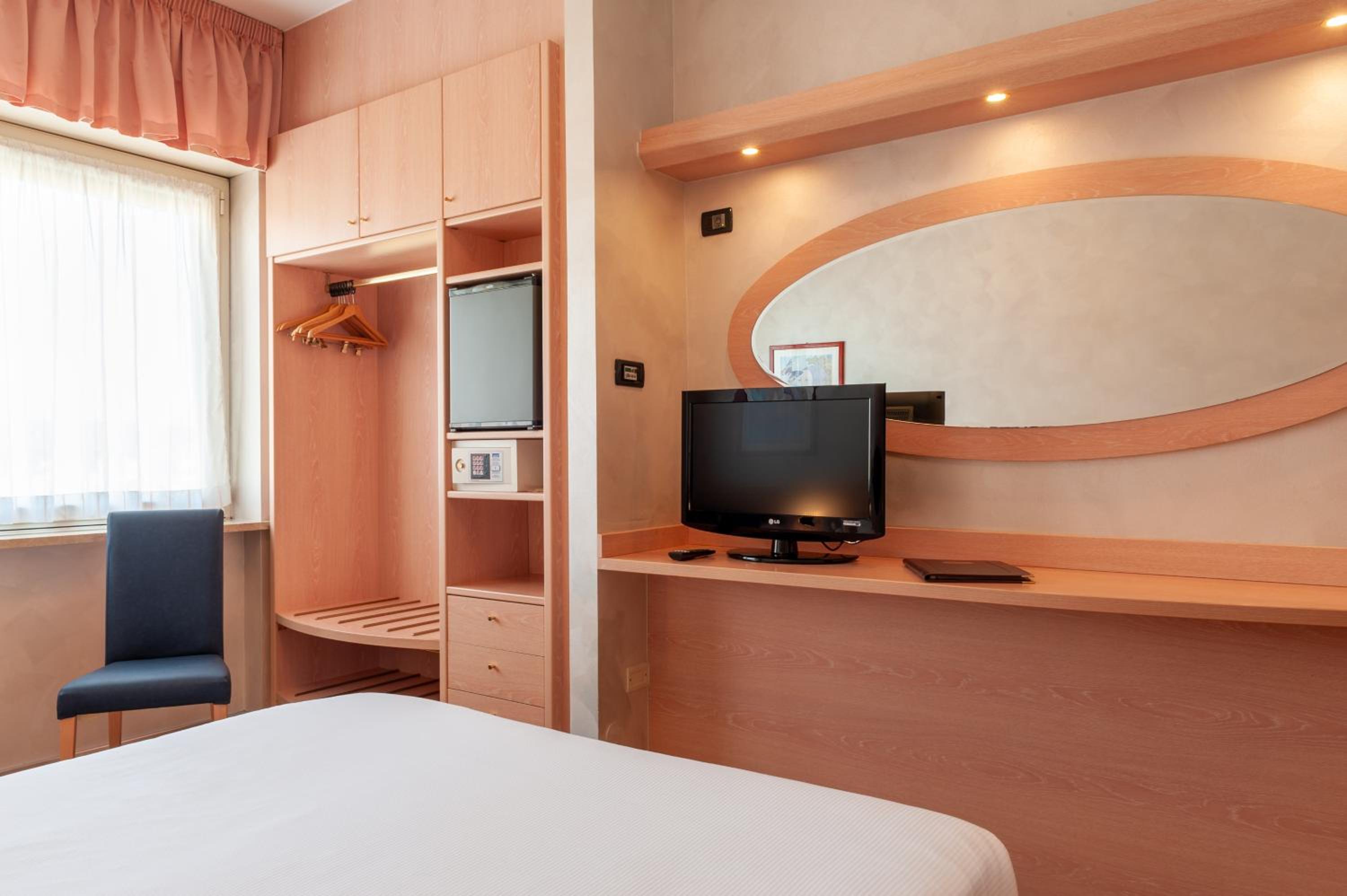 Double Room - Photo 5