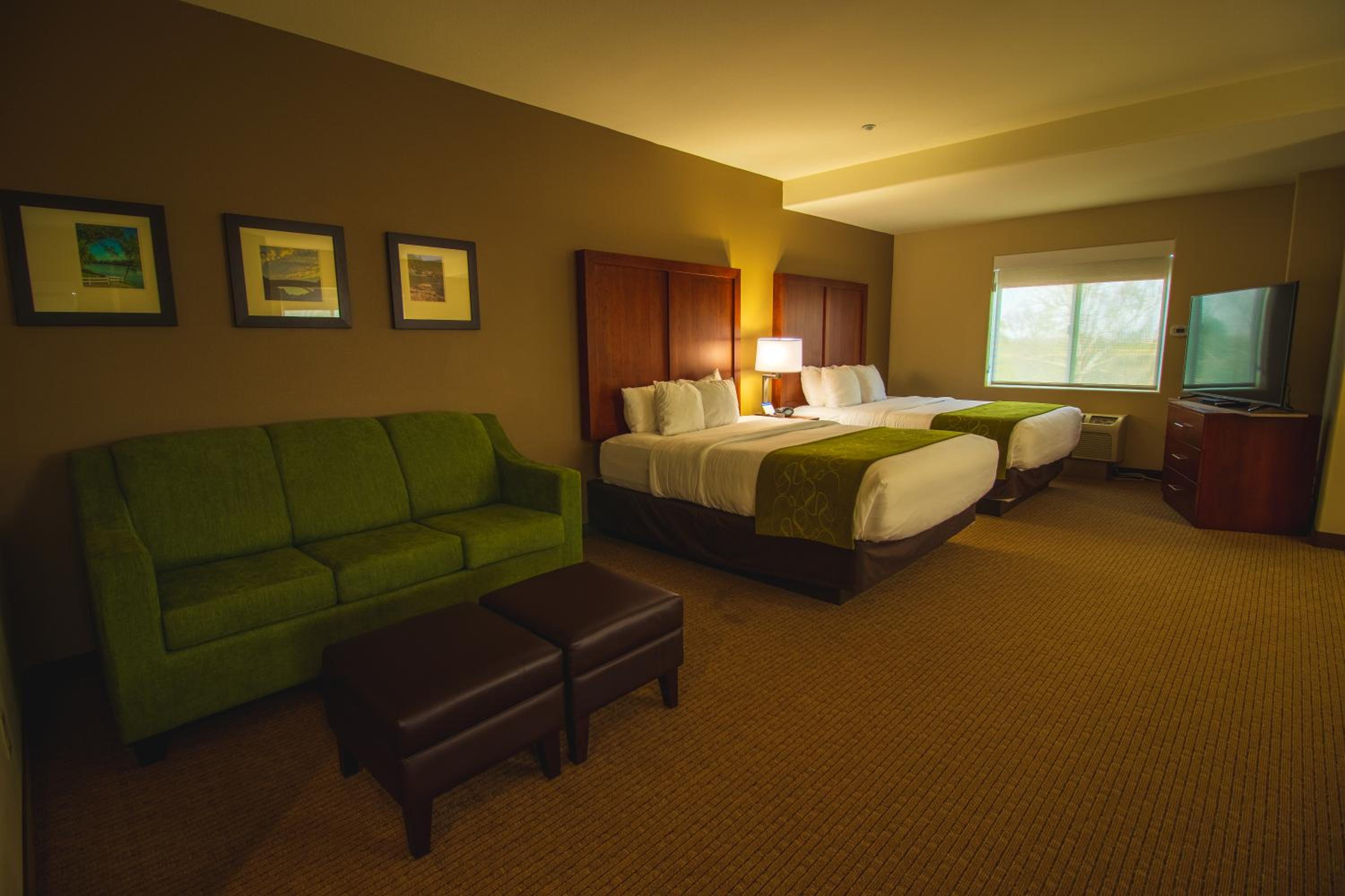 Queen Suite with Two Queen Beds - Non-Smoking - Photo 1
