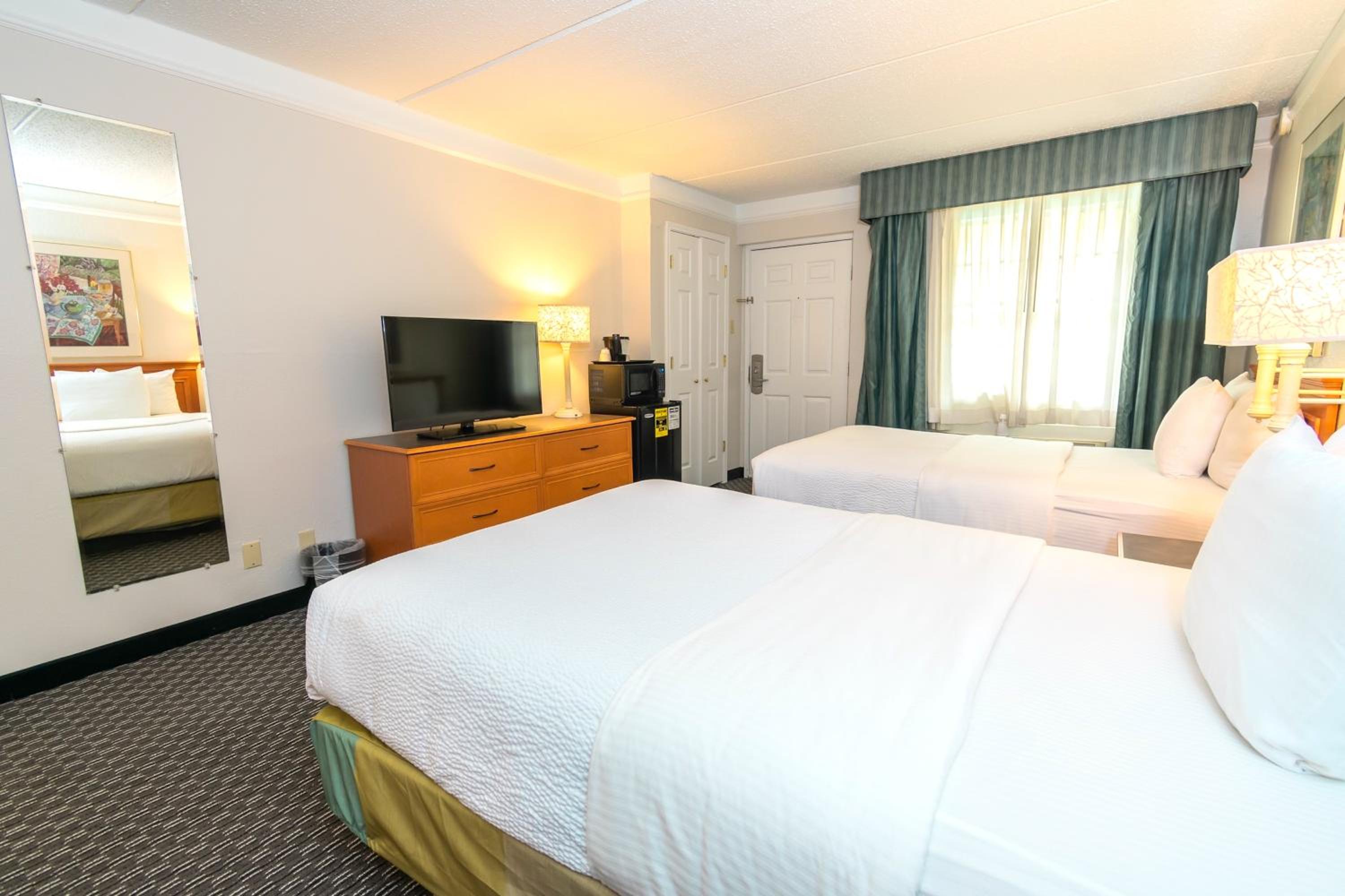 Double Room with Two Double Beds - Non-Smoking - Photo 3