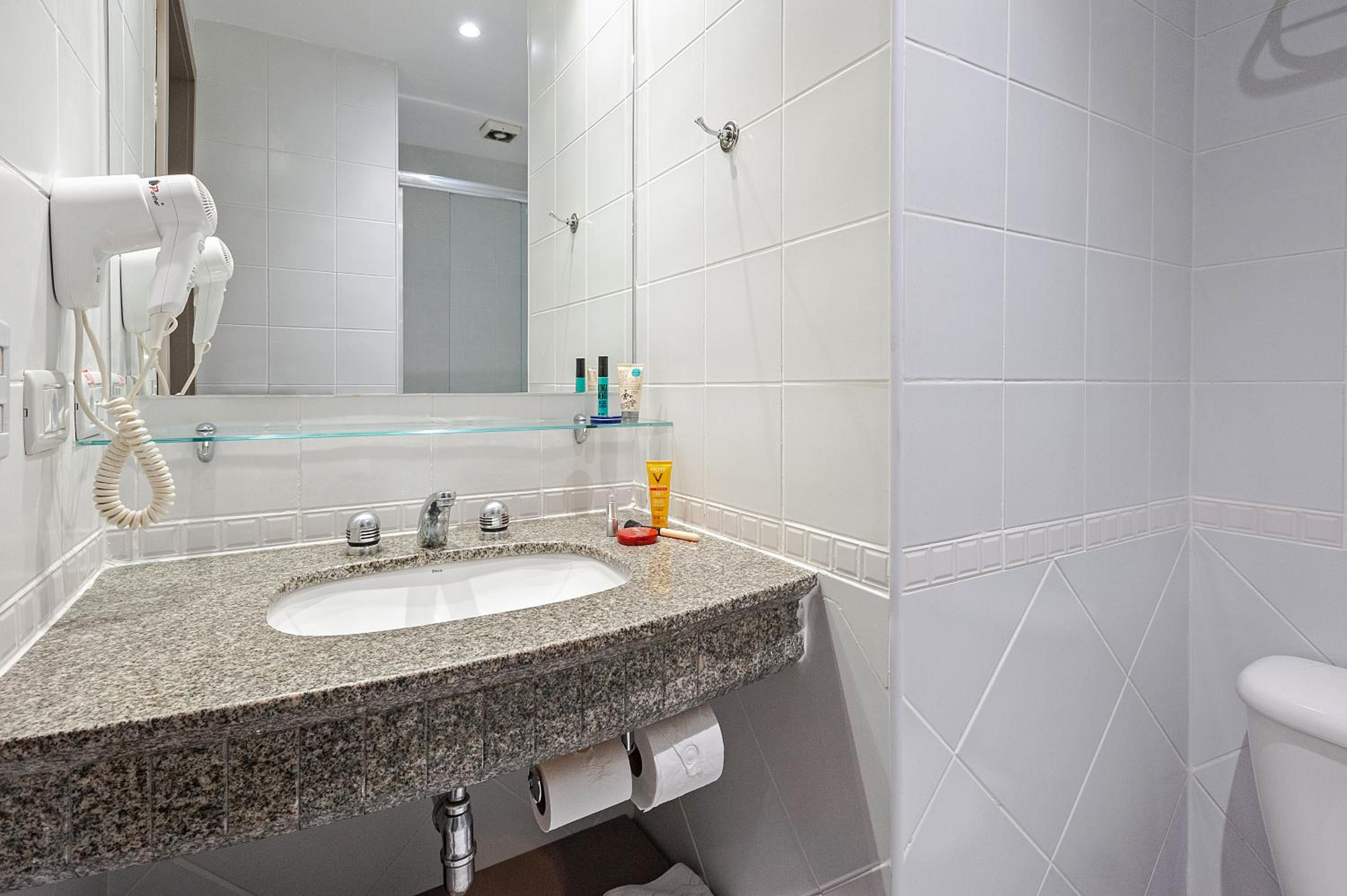 Standard Double Room - Photo 6